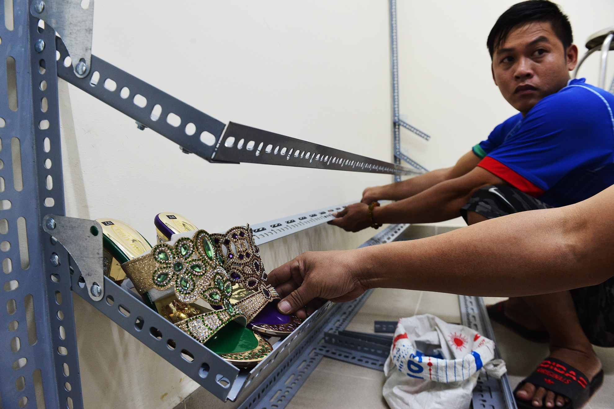 tieu thuong nhan sap cho moi sua chua Binh Tay anh 20