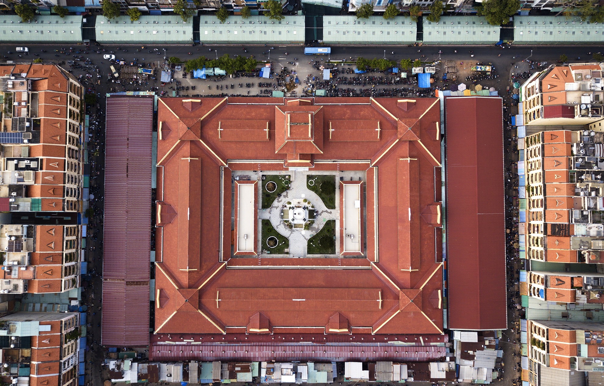 tieu thuong nhan sap cho moi sua chua Binh Tay anh 2