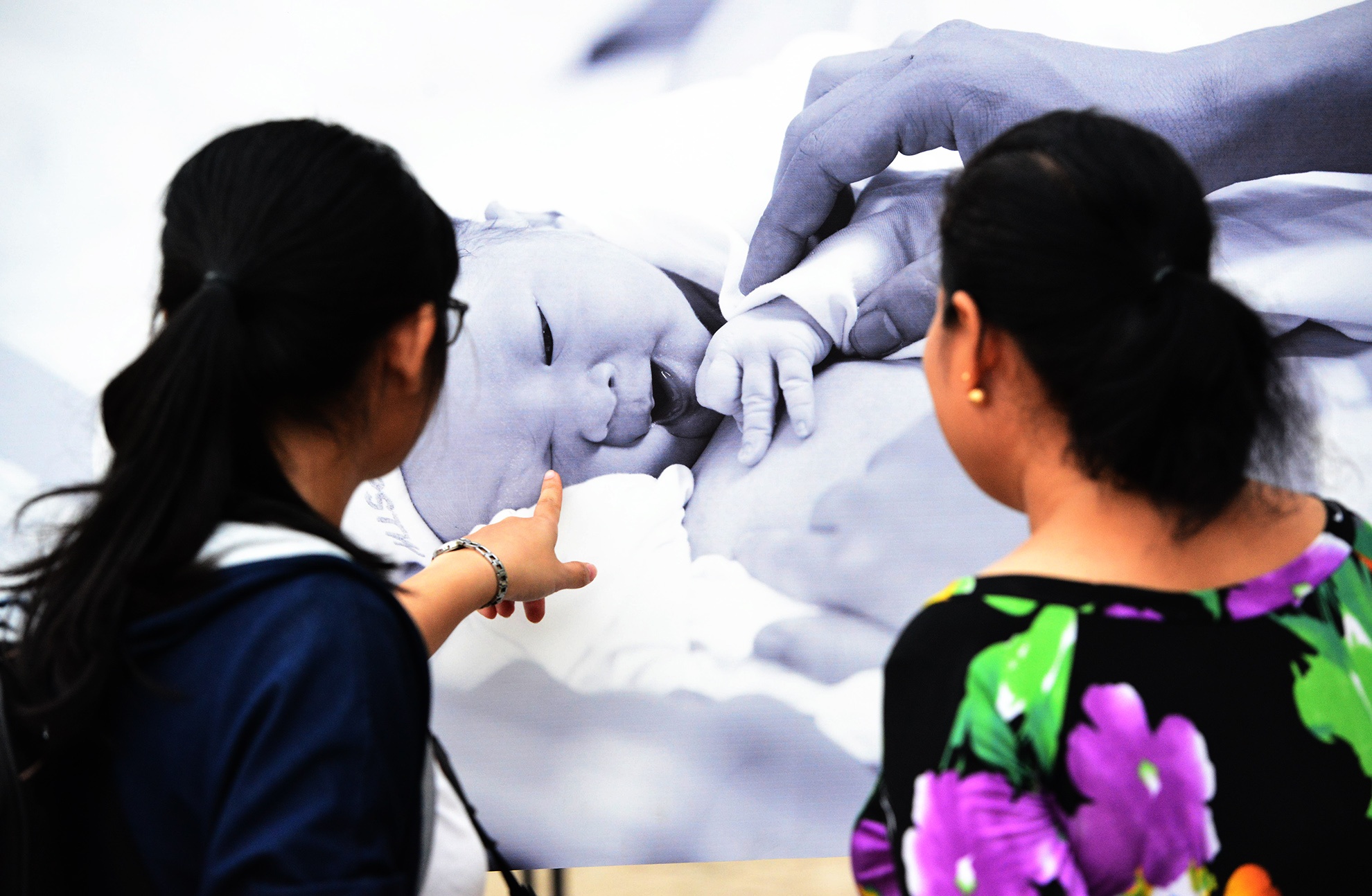 cam xuc trien lam anh Chao con den voi bo me anh 5