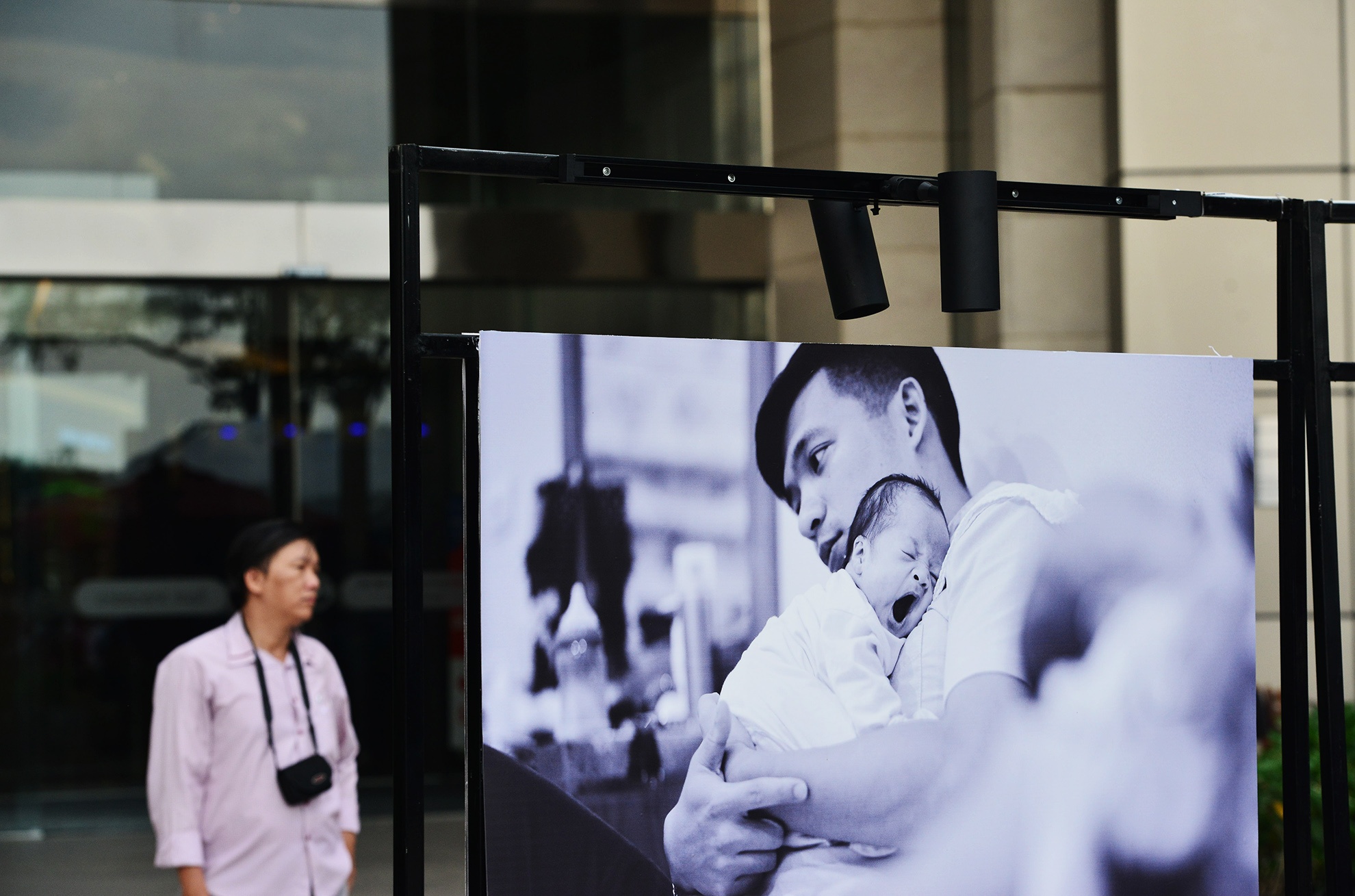 cam xuc trien lam anh Chao con den voi bo me anh 14