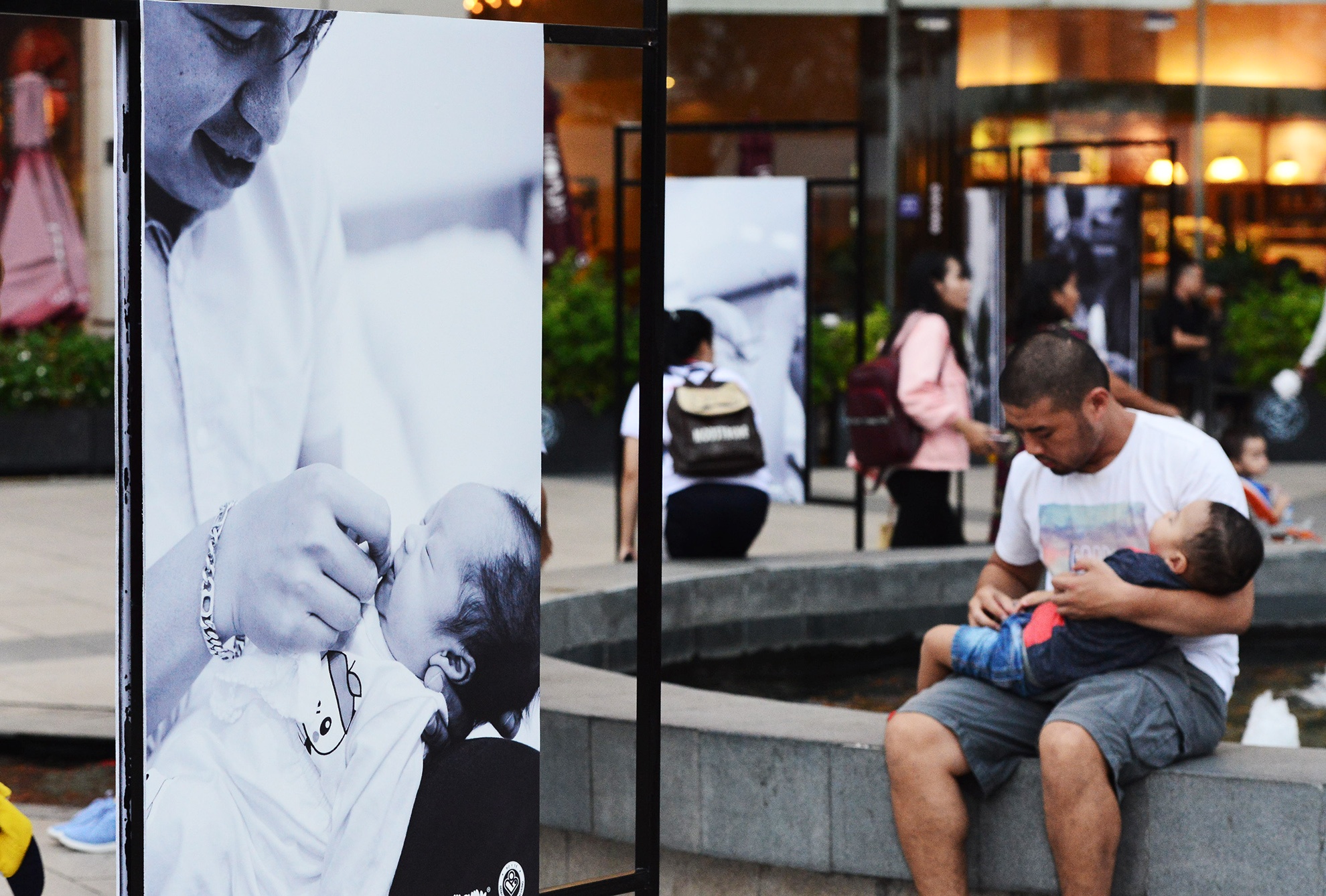 cam xuc trien lam anh Chao con den voi bo me anh 3