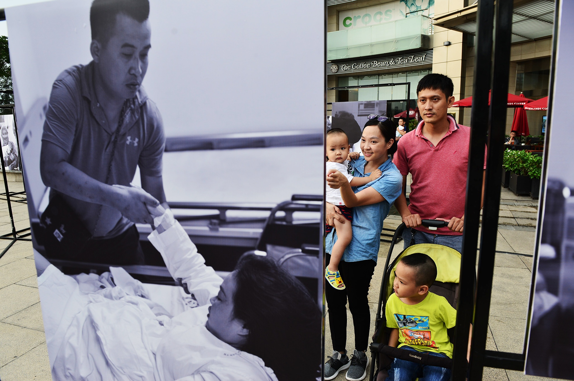 cam xuc trien lam anh Chao con den voi bo me anh 9