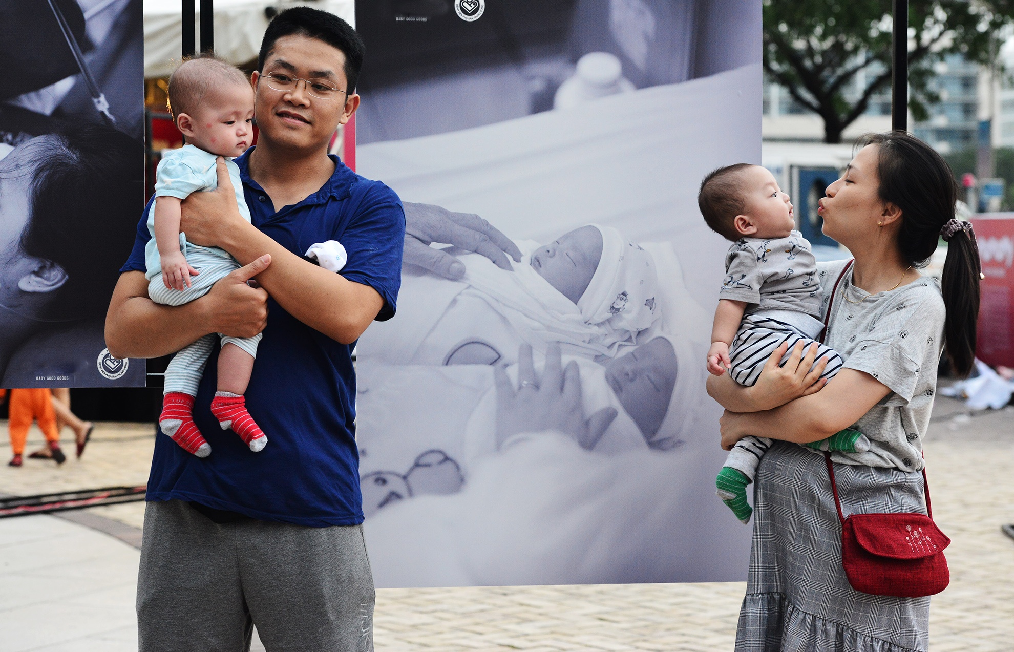 cam xuc trien lam anh Chao con den voi bo me anh 10