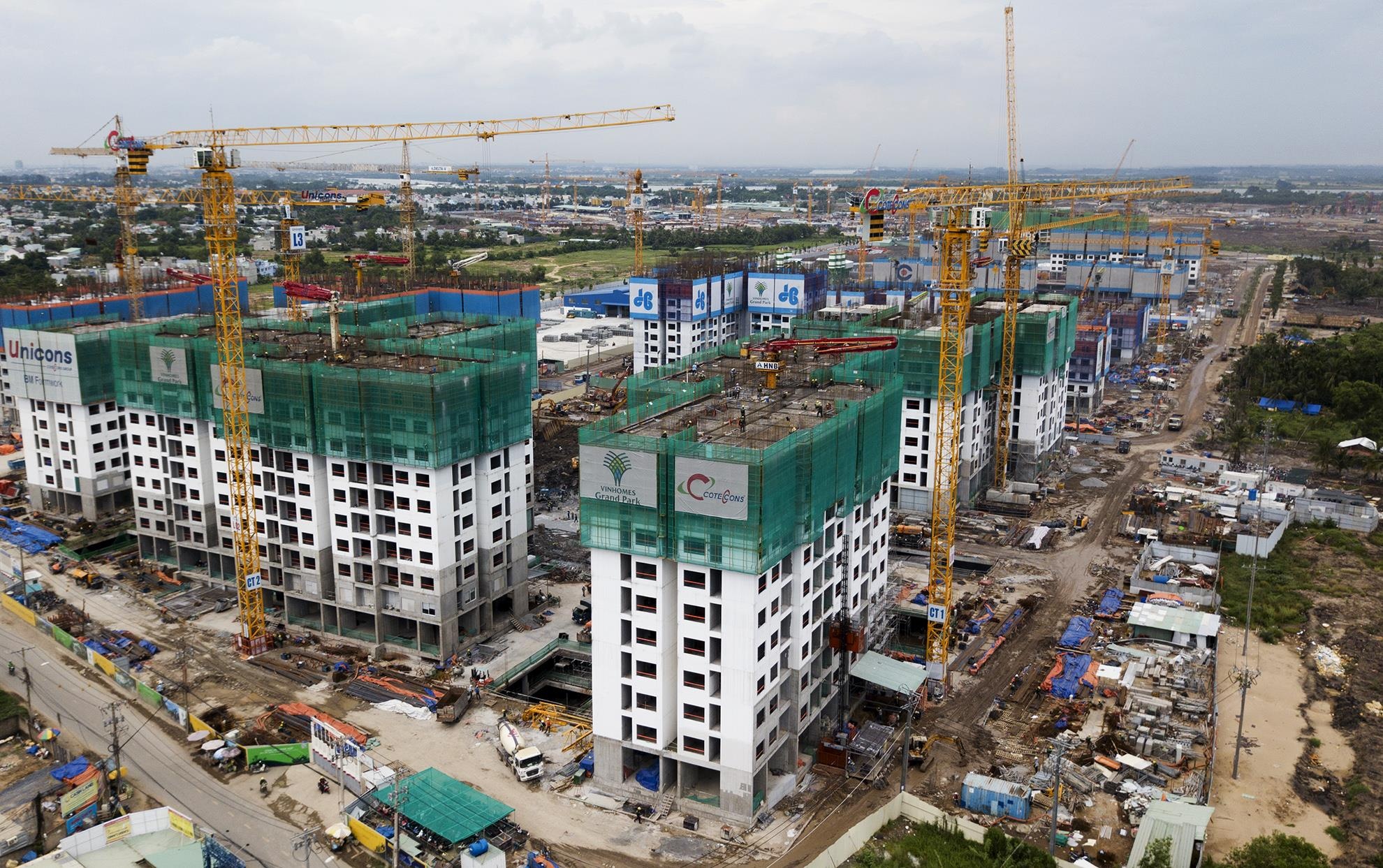 Toan canh sieu du an 'moc nhanh nhu thoi' ben duong vanh dai 3 TP.HCM hinh anh