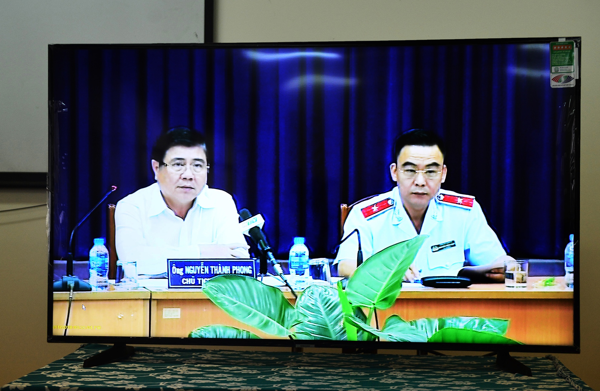 cu dan Thu Thiem xem tiep xuc voi chu tich TP anh 4