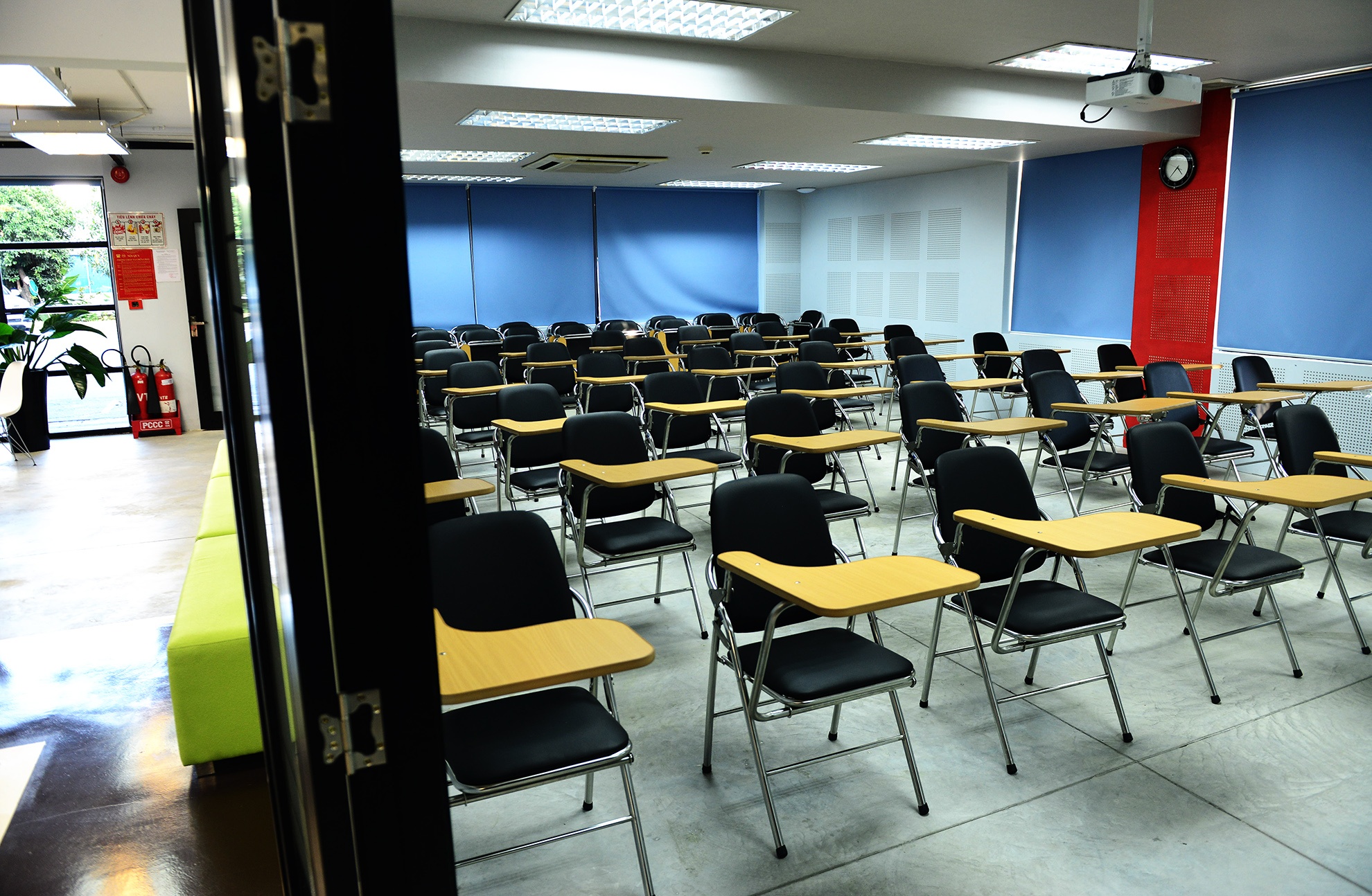 Truong hoc khong buc giang o Sai Gon anh 12