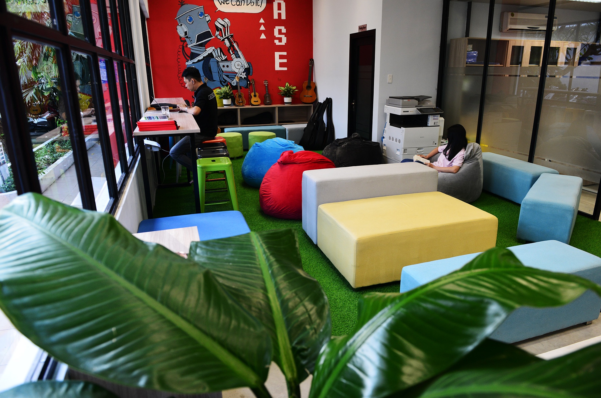 Truong hoc khong buc giang o Sai Gon anh 14