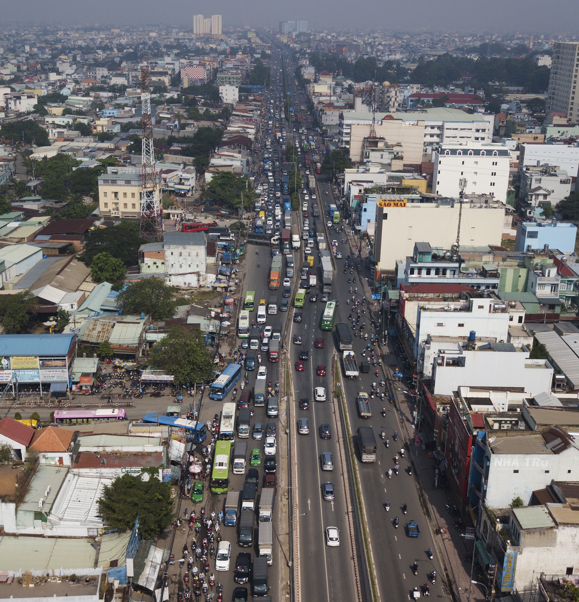 Hang tram lo cot bua vay khap Sai Gon vao cuoi nam anh 16