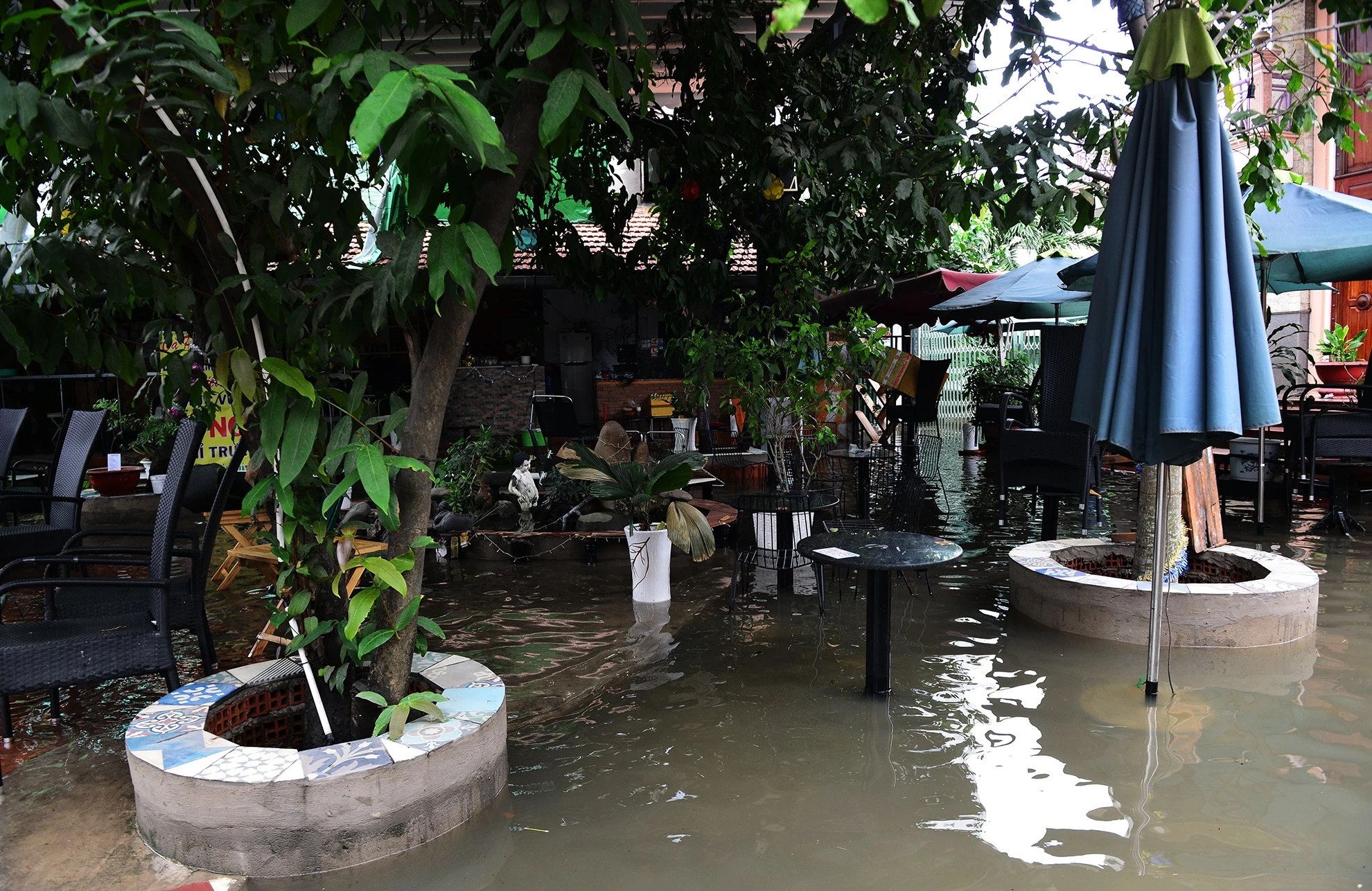 hang loat oto bat dong gan 20 gio o Sai Gon anh 13