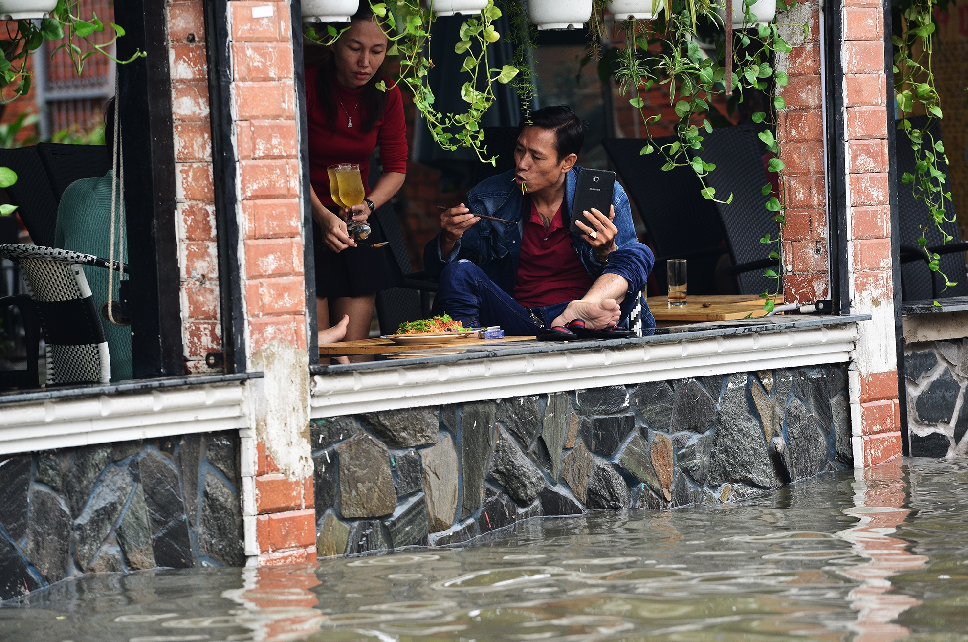 hang loat oto bat dong gan 20 gio o Sai Gon anh 14