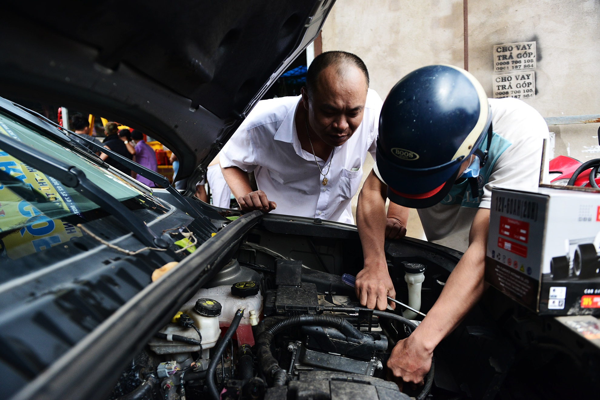 hang loat oto bat dong gan 20 gio o Sai Gon anh 6