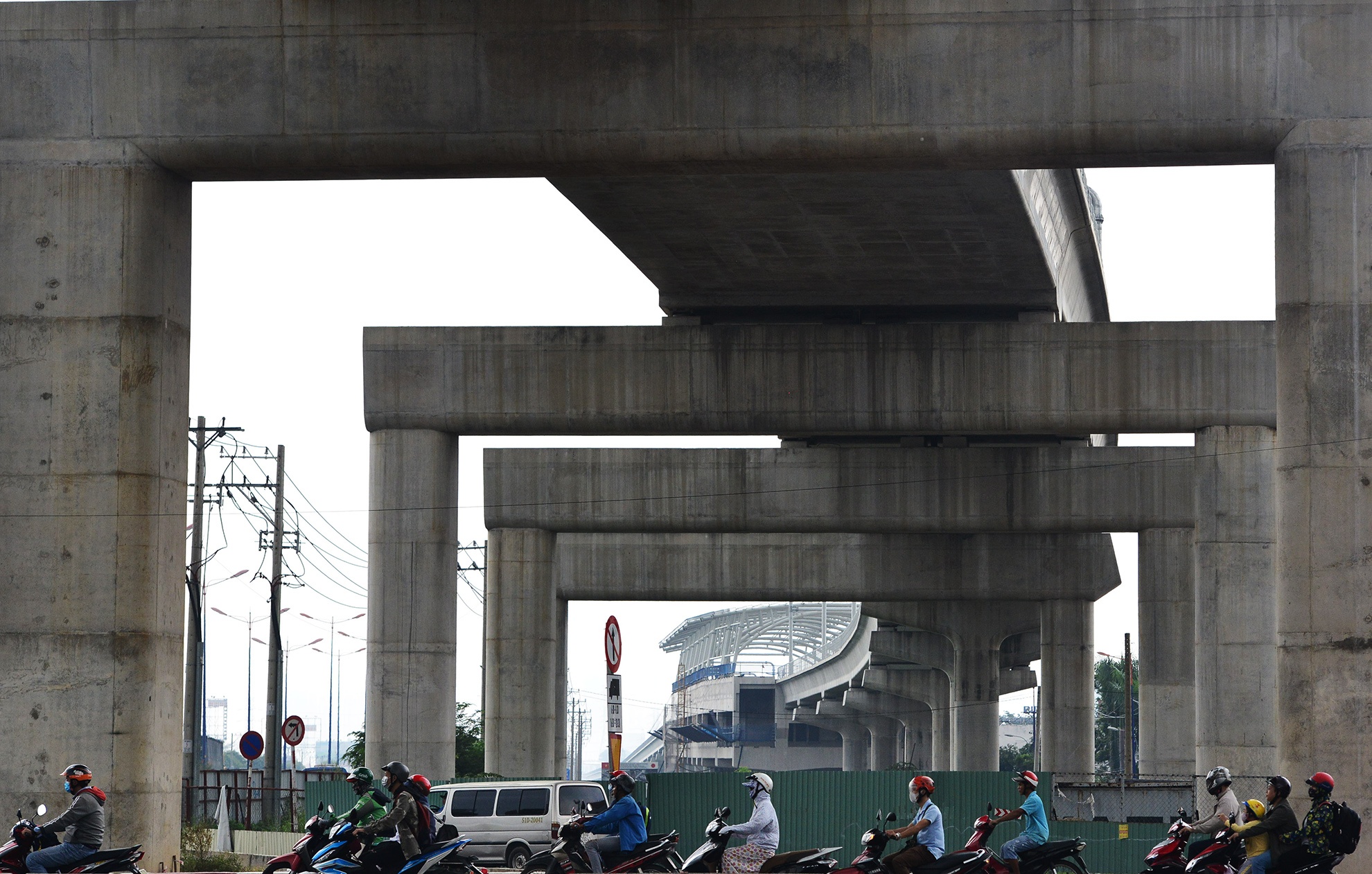 hien trang tuyen metro so 1 anh 8