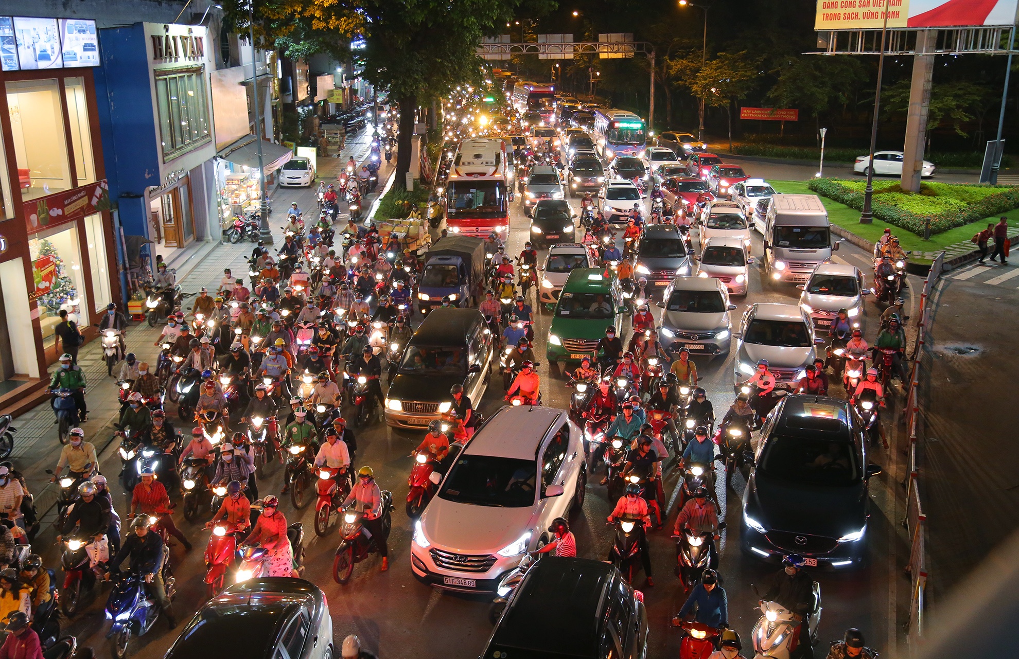 Nguoi dan ve que an tet anh 1