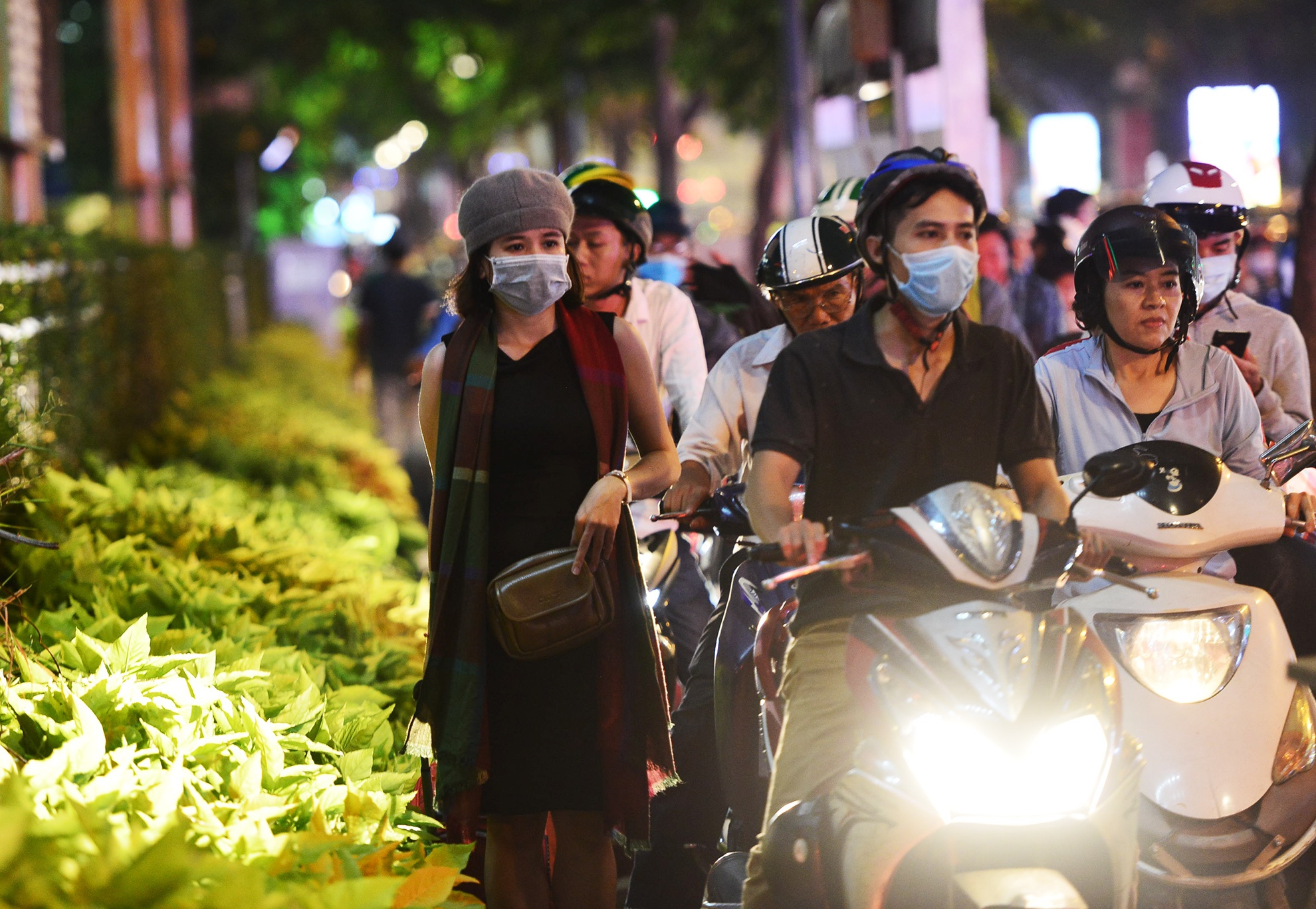 ket xe cua ngo san bay Tan Son Nhat anh 7