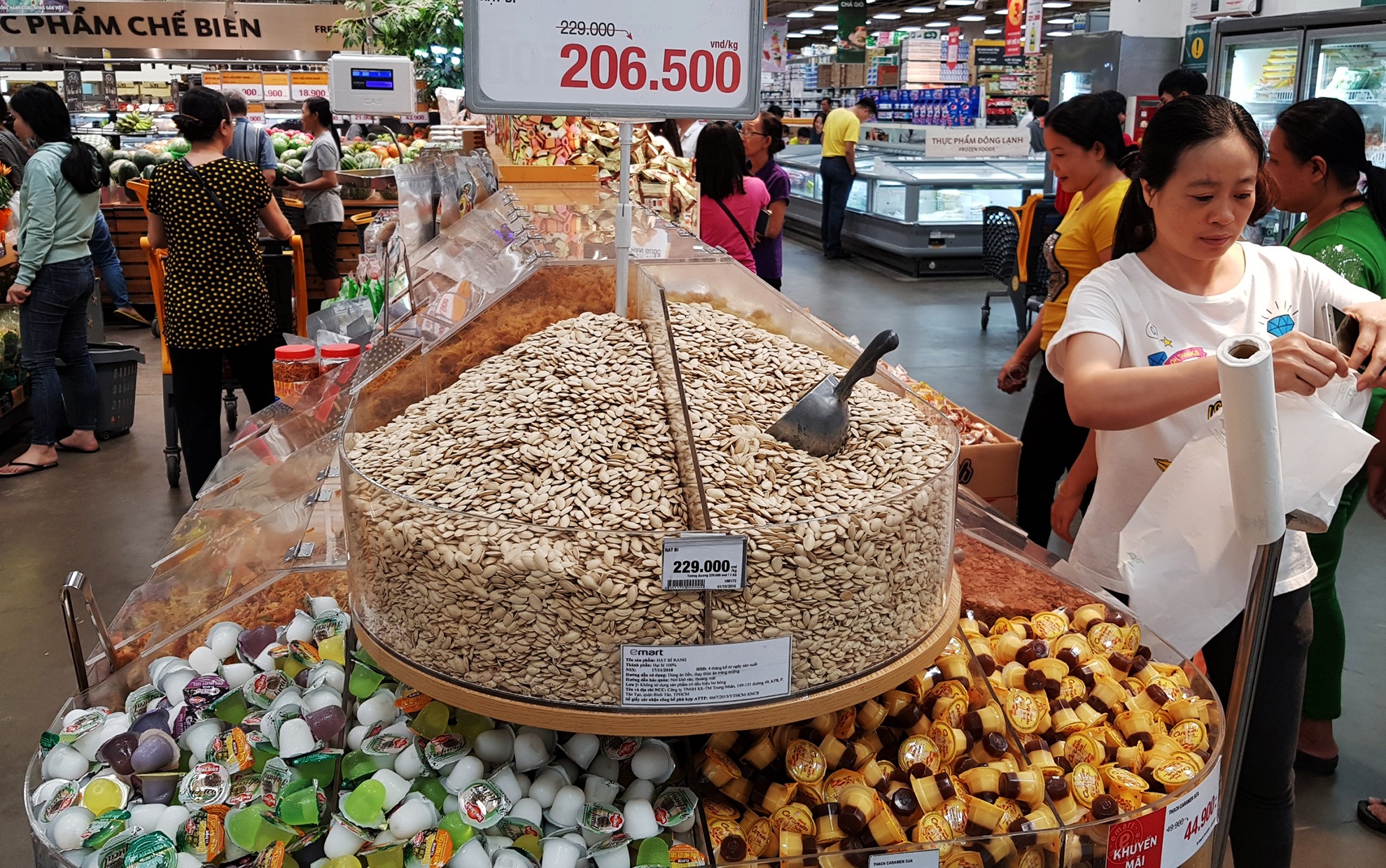 Chiều cuối năm, rau xanh, gà vịt tại siêu thị sạch trơn trong tích tắc ảnh 5 Chieu cuoi nam, rau xanh, ga vit tai sieu thi sach tron trong tich tac anh 5