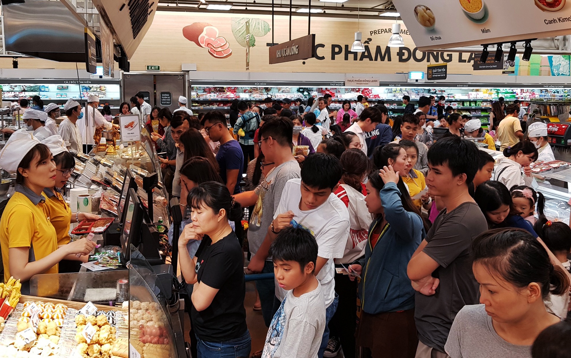 Chiều cuối năm, rau xanh, gà vịt tại siêu thị sạch trơn trong tích tắc ảnh 3 Chieu cuoi nam, rau xanh, ga vit tai sieu thi sach tron trong tich tac anh 3