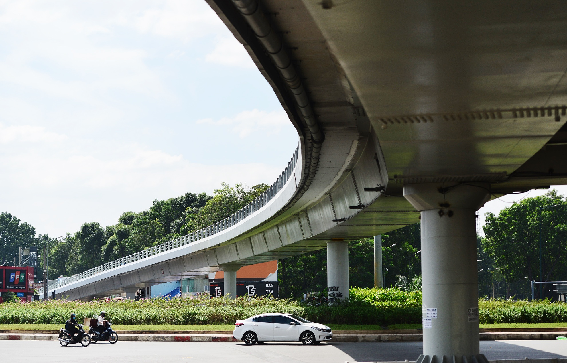 thong xe nhanh cau Nguyen Kiem - Nguyen Thai Son anh 1