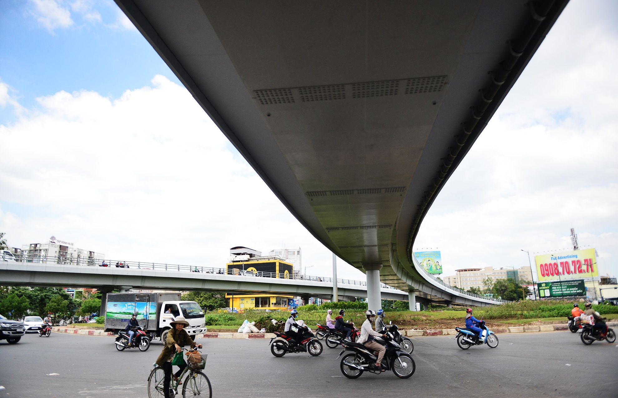 thong xe nhanh cau Nguyen Kiem - Nguyen Thai Son anh 4