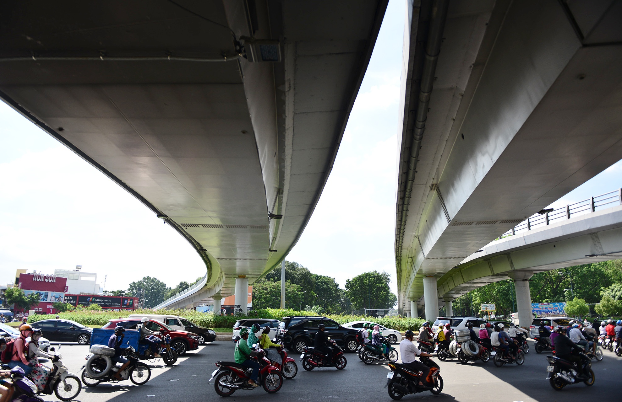 thong xe nhanh cau Nguyen Kiem - Nguyen Thai Son anh 9