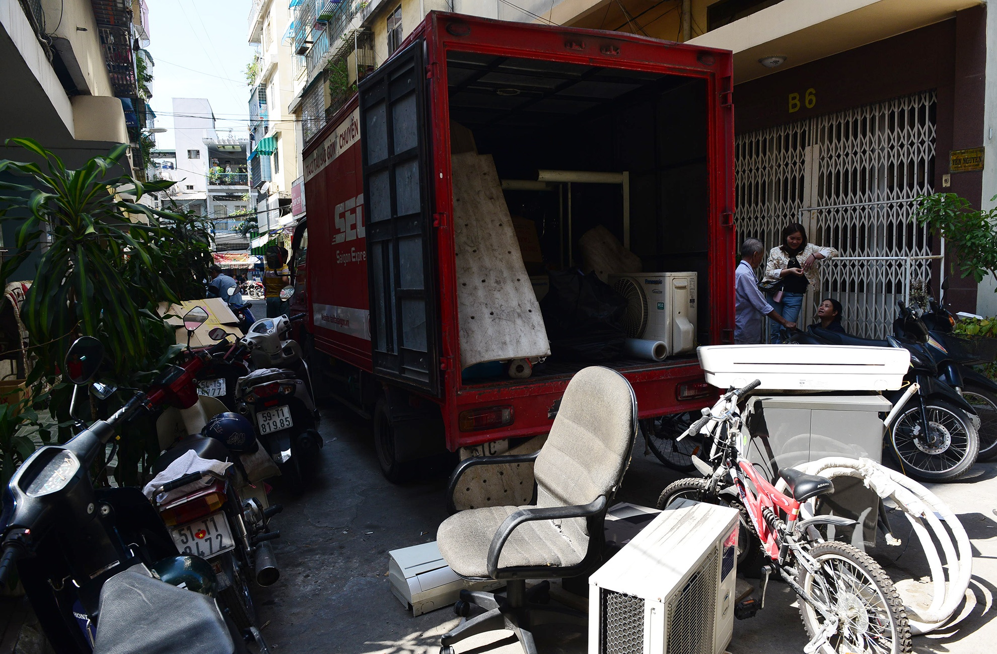 Cu dan di doi tai san o chung cu nghieng 45 cm anh 12