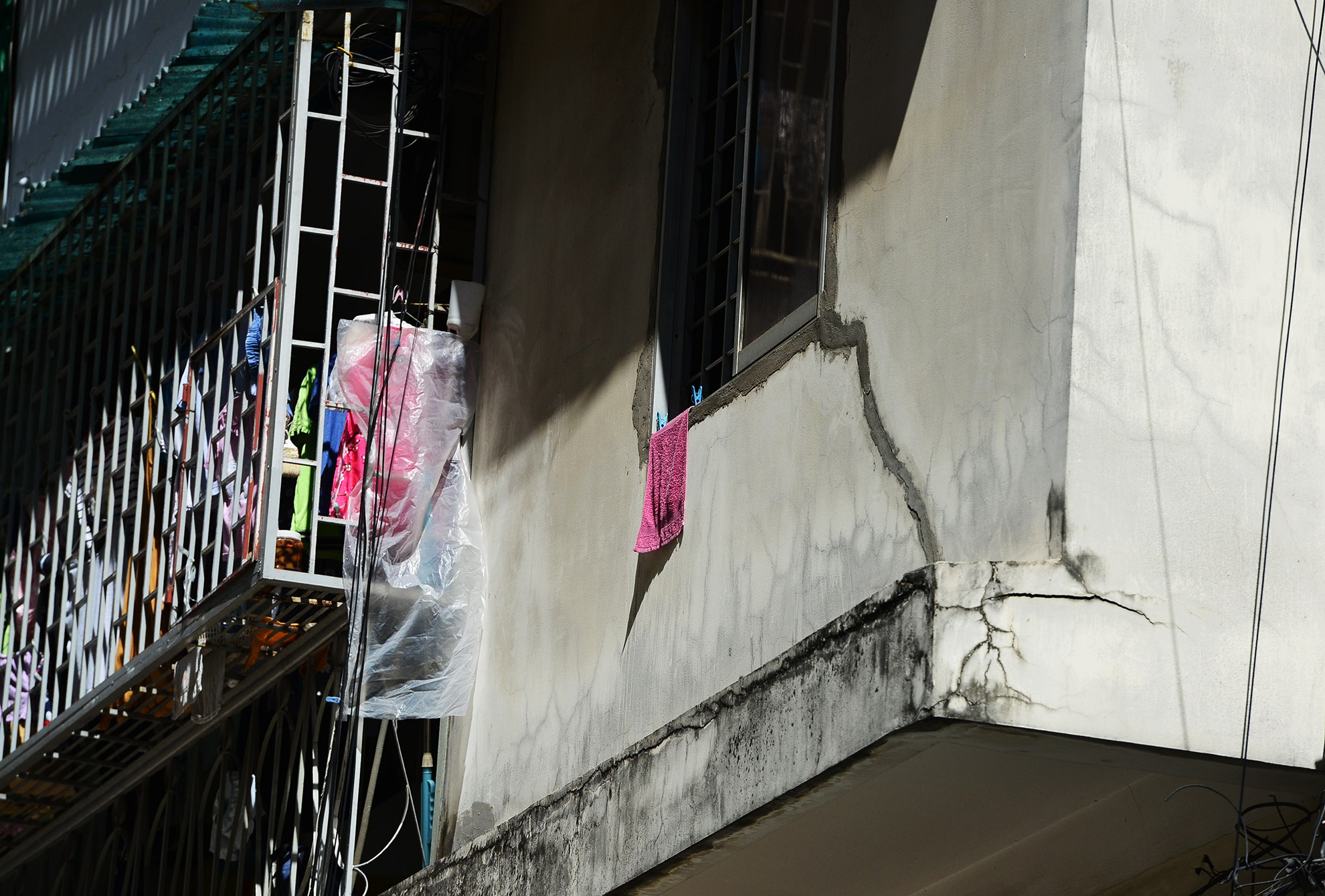 Cu dan di doi tai san o chung cu nghieng 45 cm anh 3