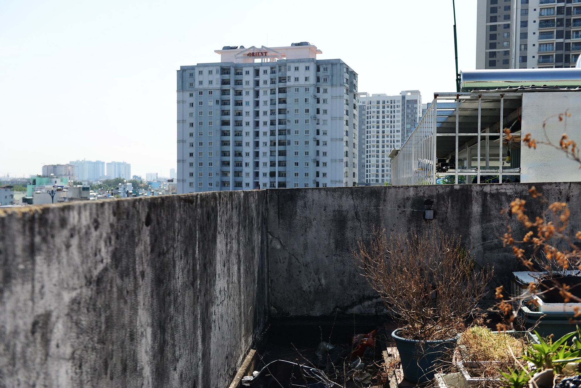 Cu dan di doi tai san o chung cu nghieng 45 cm anh 4