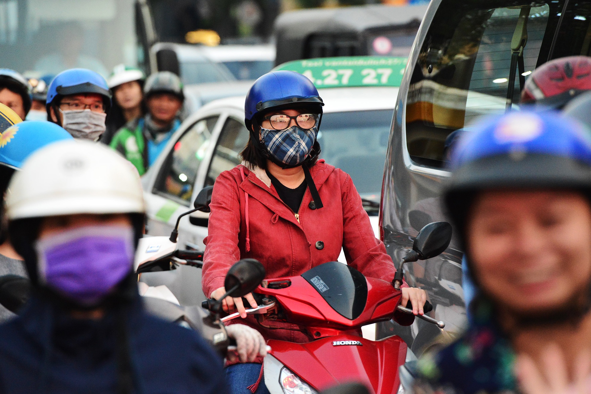 xe co chat cung o cua ngo san bay Tan Son Nhat anh 13