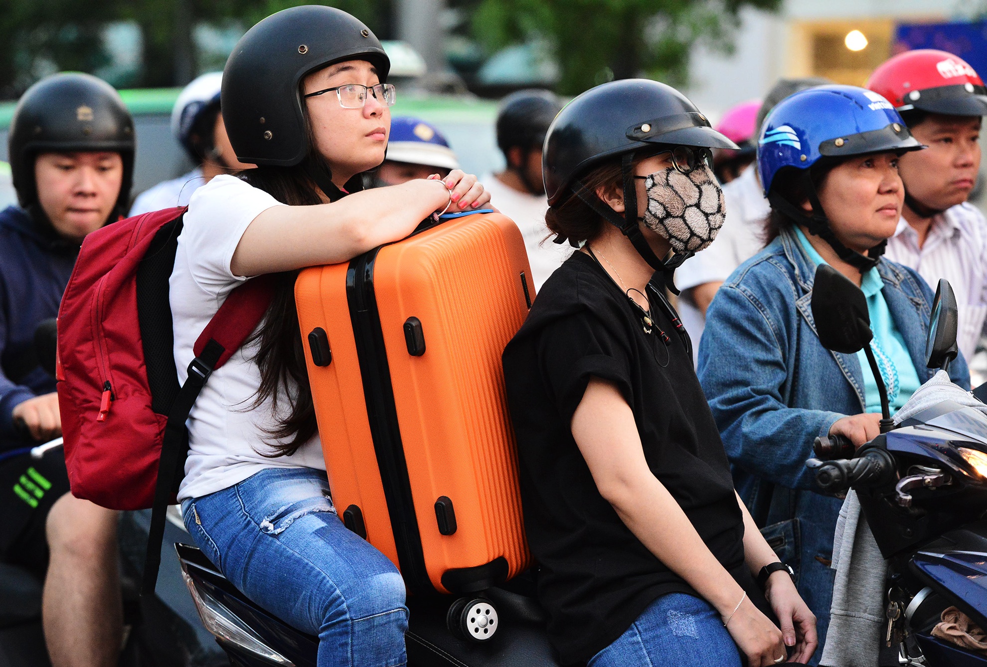 xe co chat cung o cua ngo san bay Tan Son Nhat anh 15