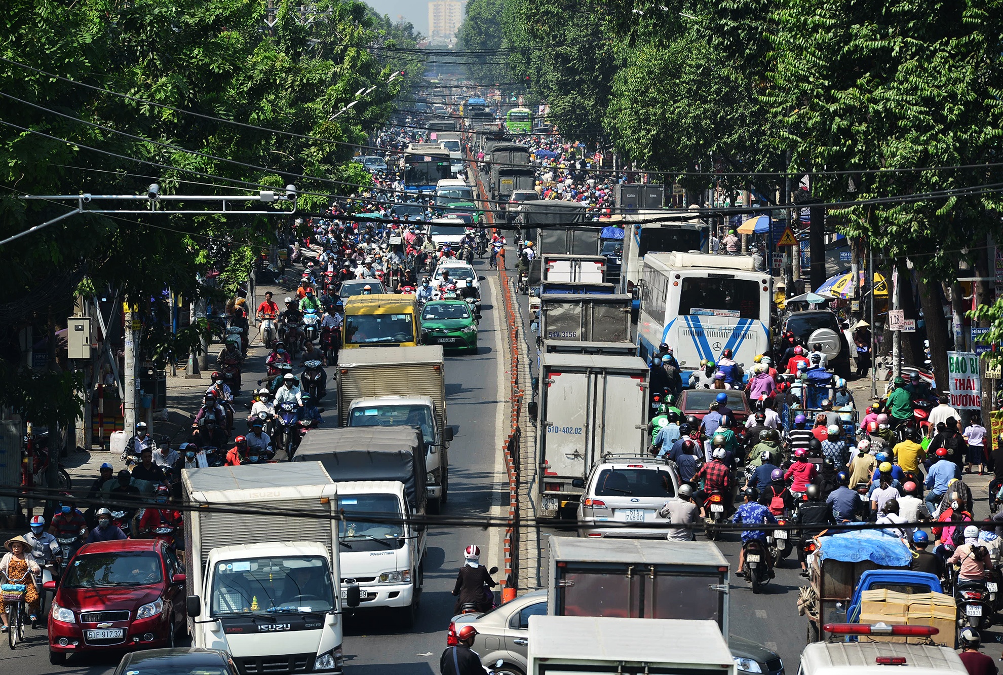 xe co chat cung o cua ngo san bay Tan Son Nhat anh 3