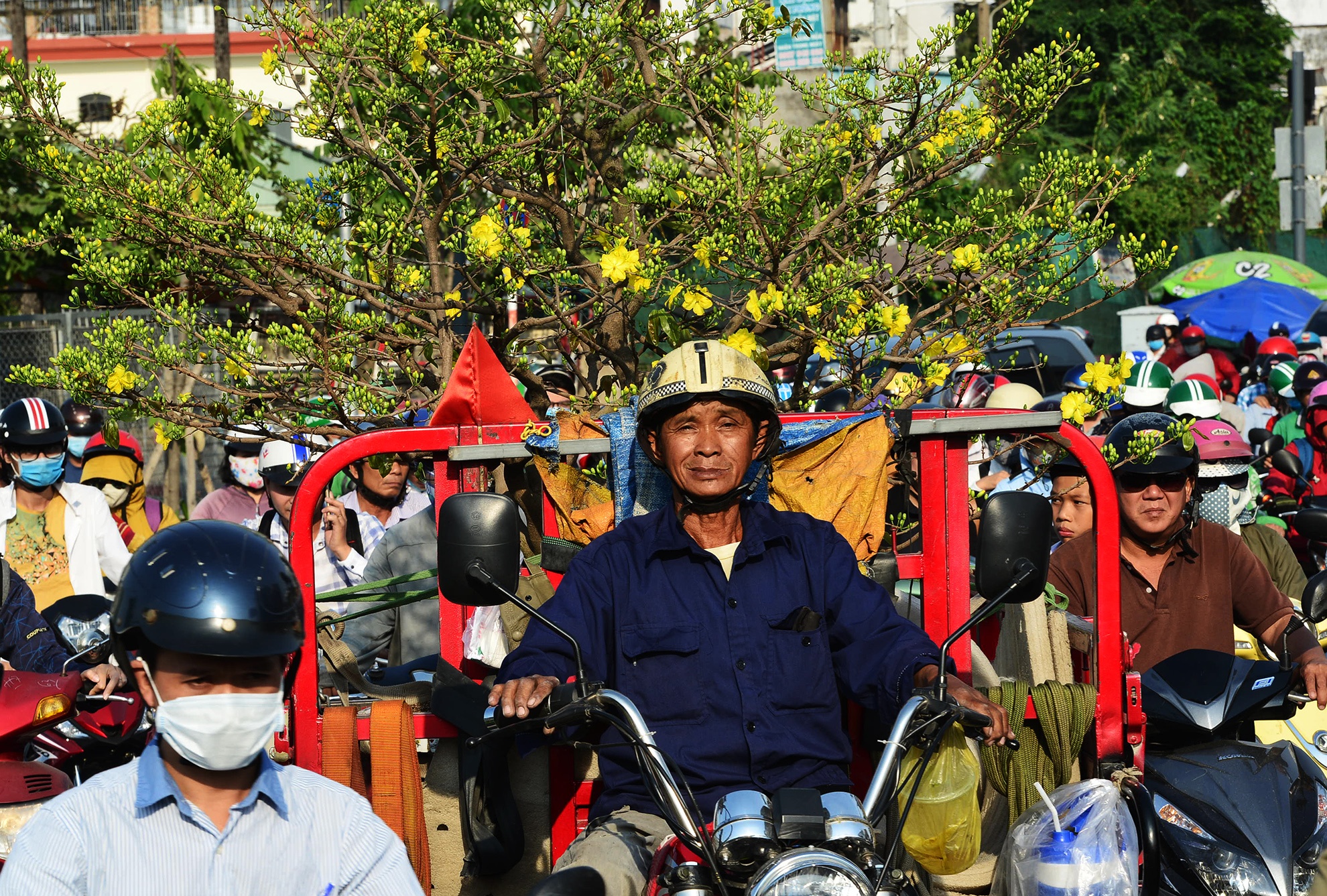 xe co chat cung o cua ngo san bay Tan Son Nhat anh 6