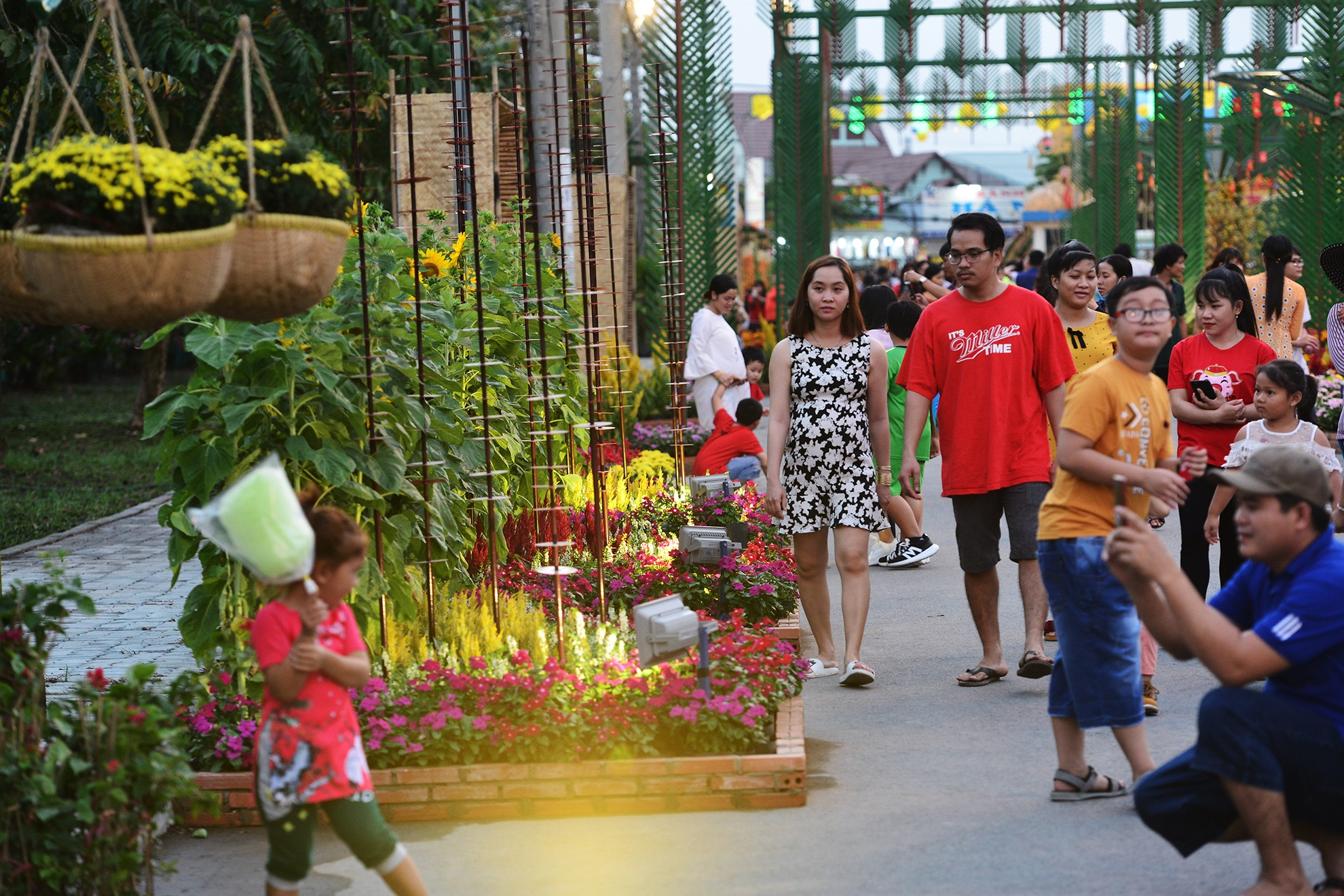 duong hoa Tet dau tien mo cua tham quan o Sai Gon anh 13