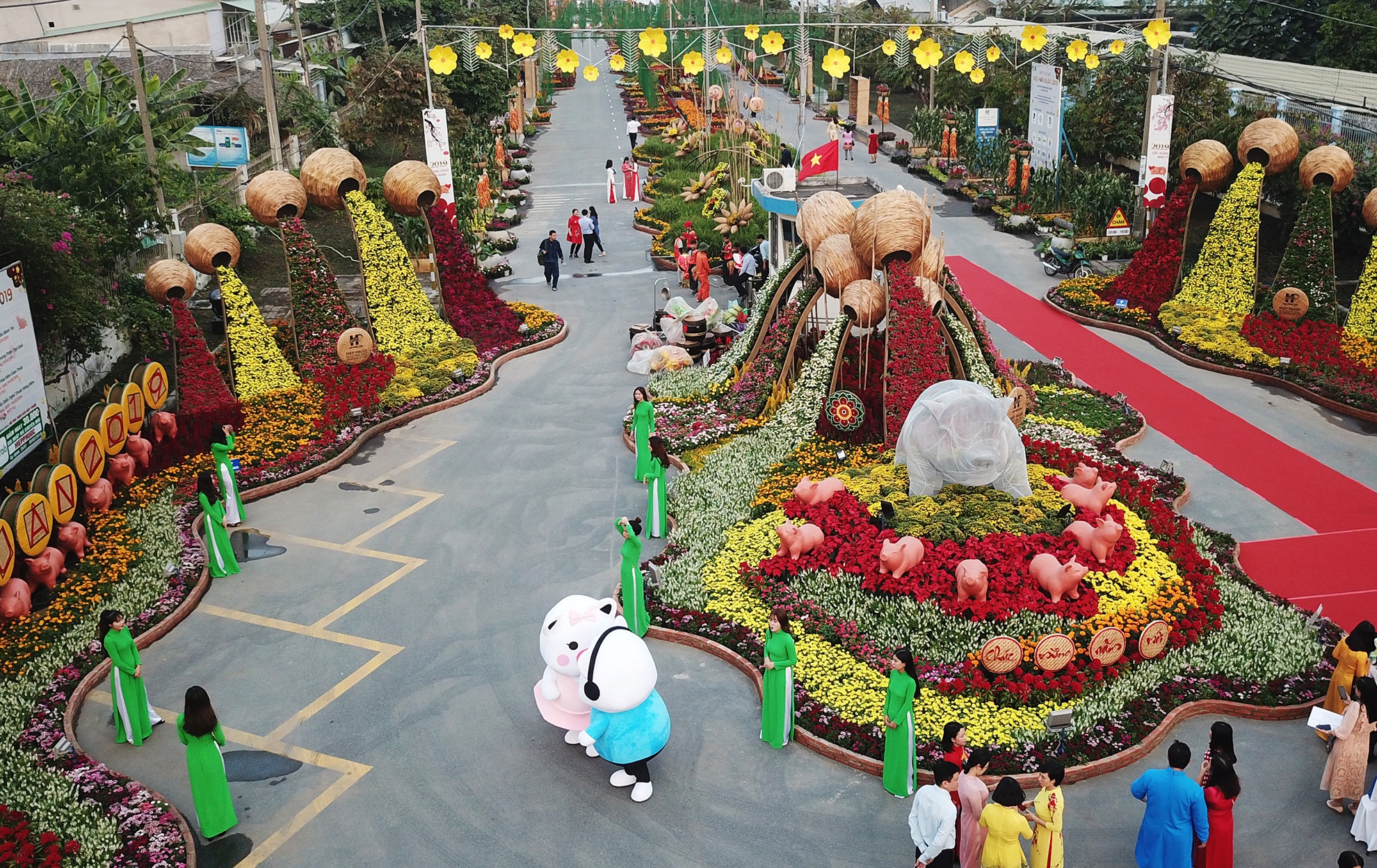 duong hoa Tet dau tien mo cua tham quan o Sai Gon anh 1