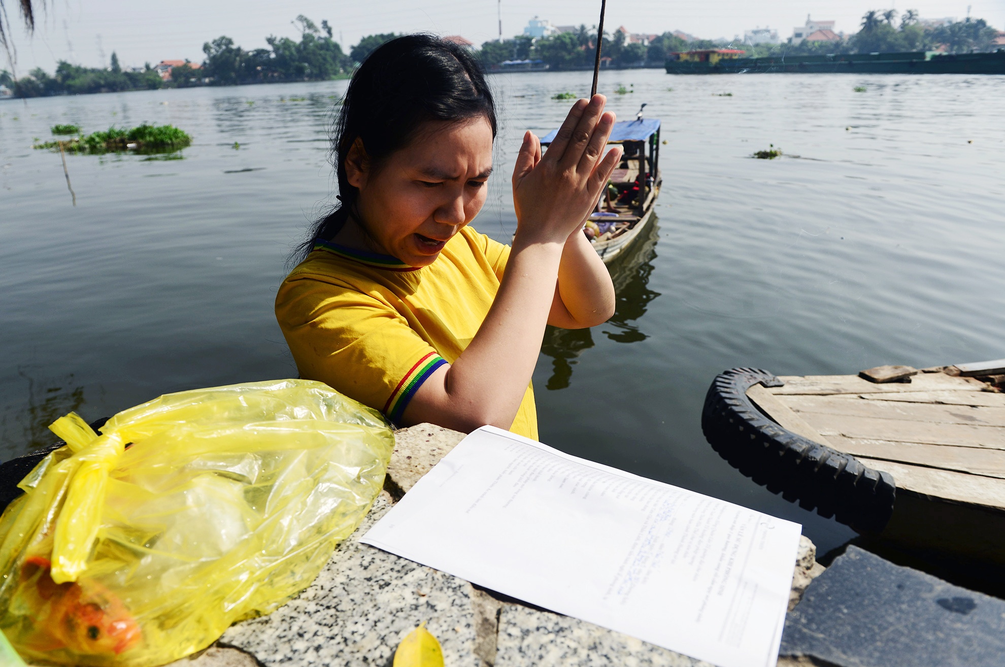 Chi tien de ca cung ong Tao khong bi vot hinh anh