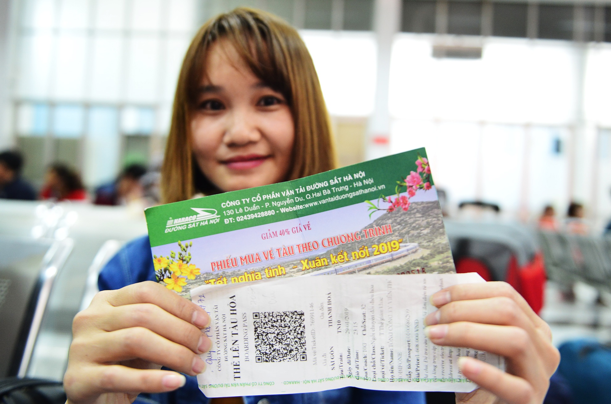 Hang tram nguoi vui mung di tau mien phi tu Sai Gon ve que don Tet hinh anh