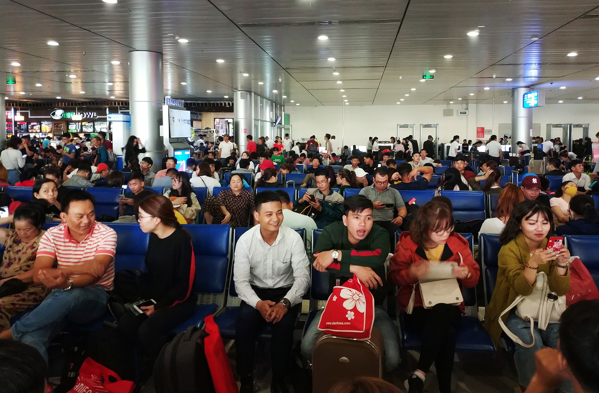 san bay Tan Son Nhat anh 17