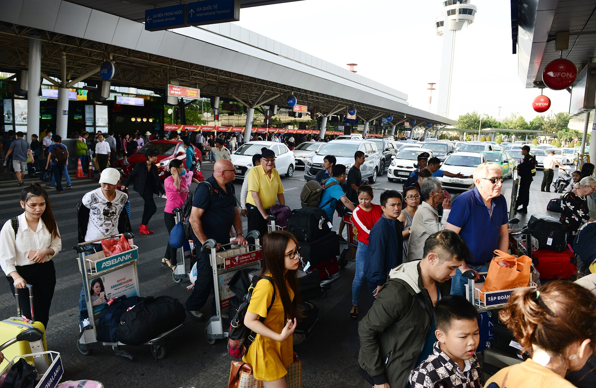 san bay Tan Son Nhat anh 6