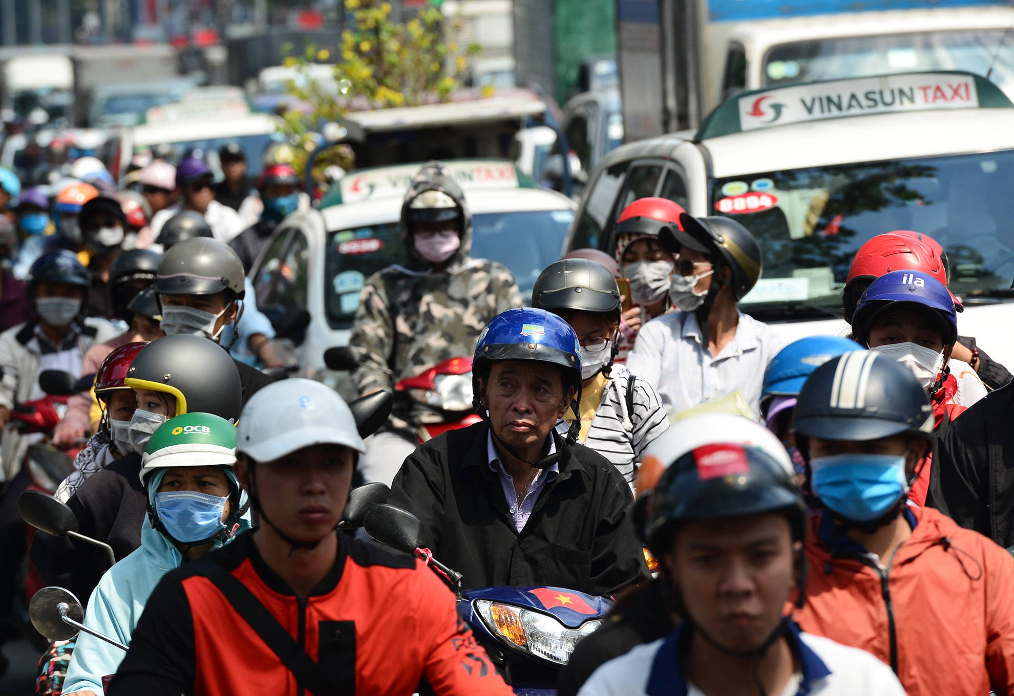 xe co xep nhieu hang dai o trung tam Sai Gon anh 2