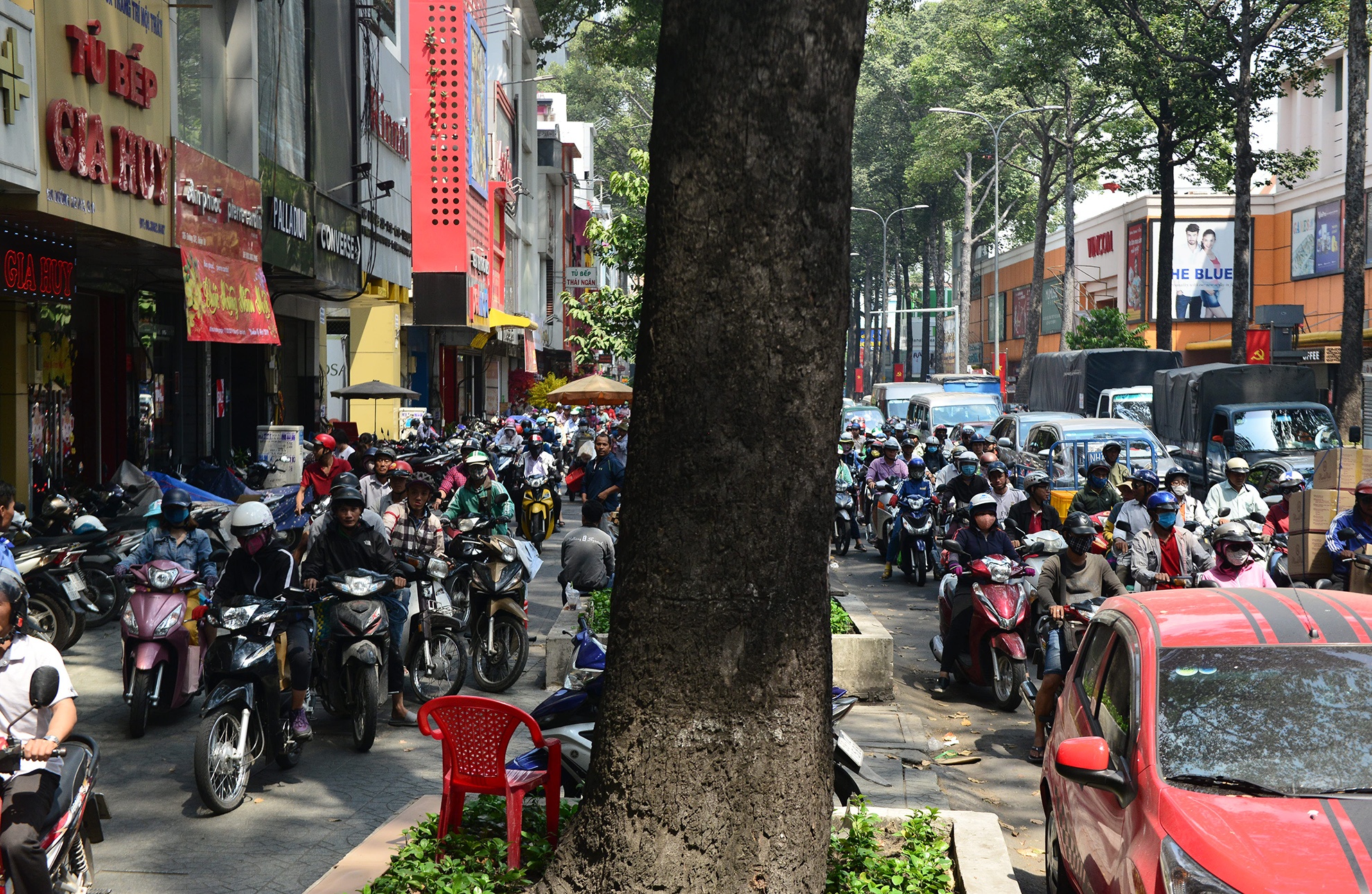 xe co xep nhieu hang dai o trung tam Sai Gon anh 3