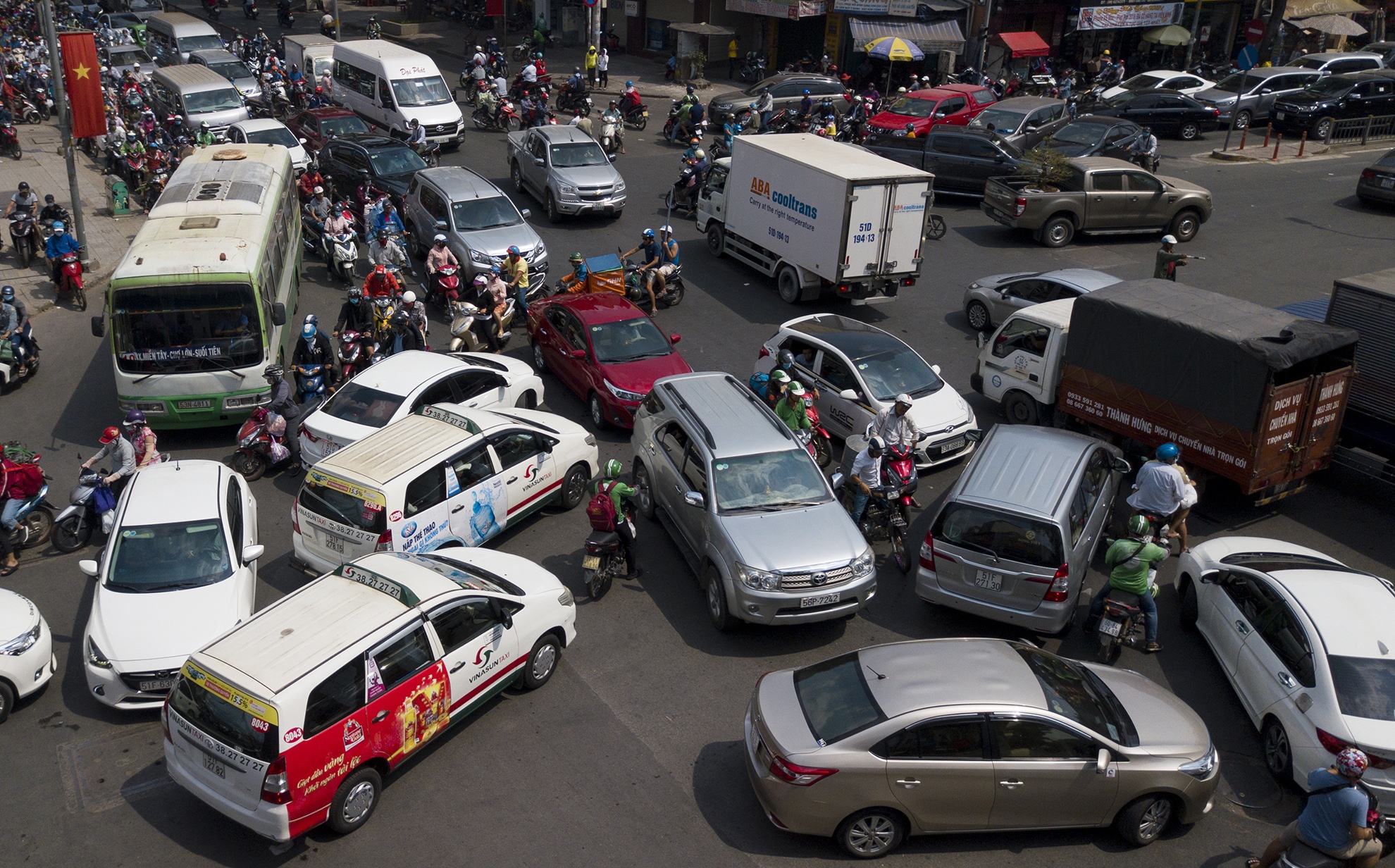 xe co xep nhieu hang dai o trung tam Sai Gon anh 4