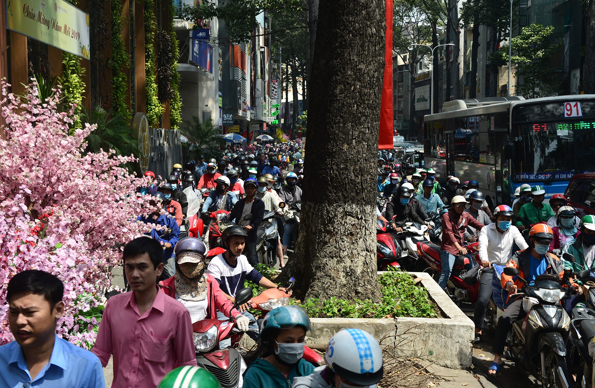 xe co xep nhieu hang dai o trung tam Sai Gon anh 5