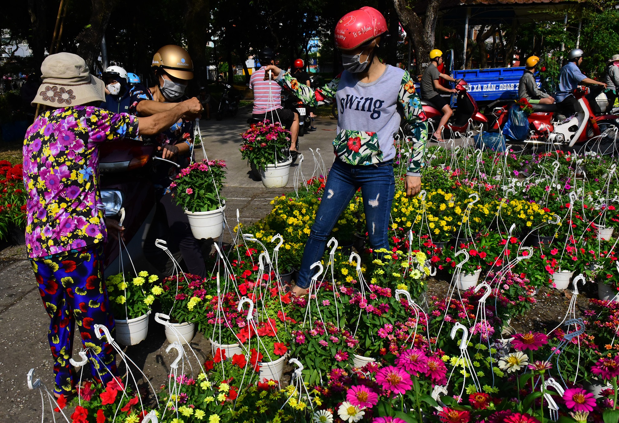 do xo mua hoa Tet giam gia trua 30 Tet o Sai Gon anh 3