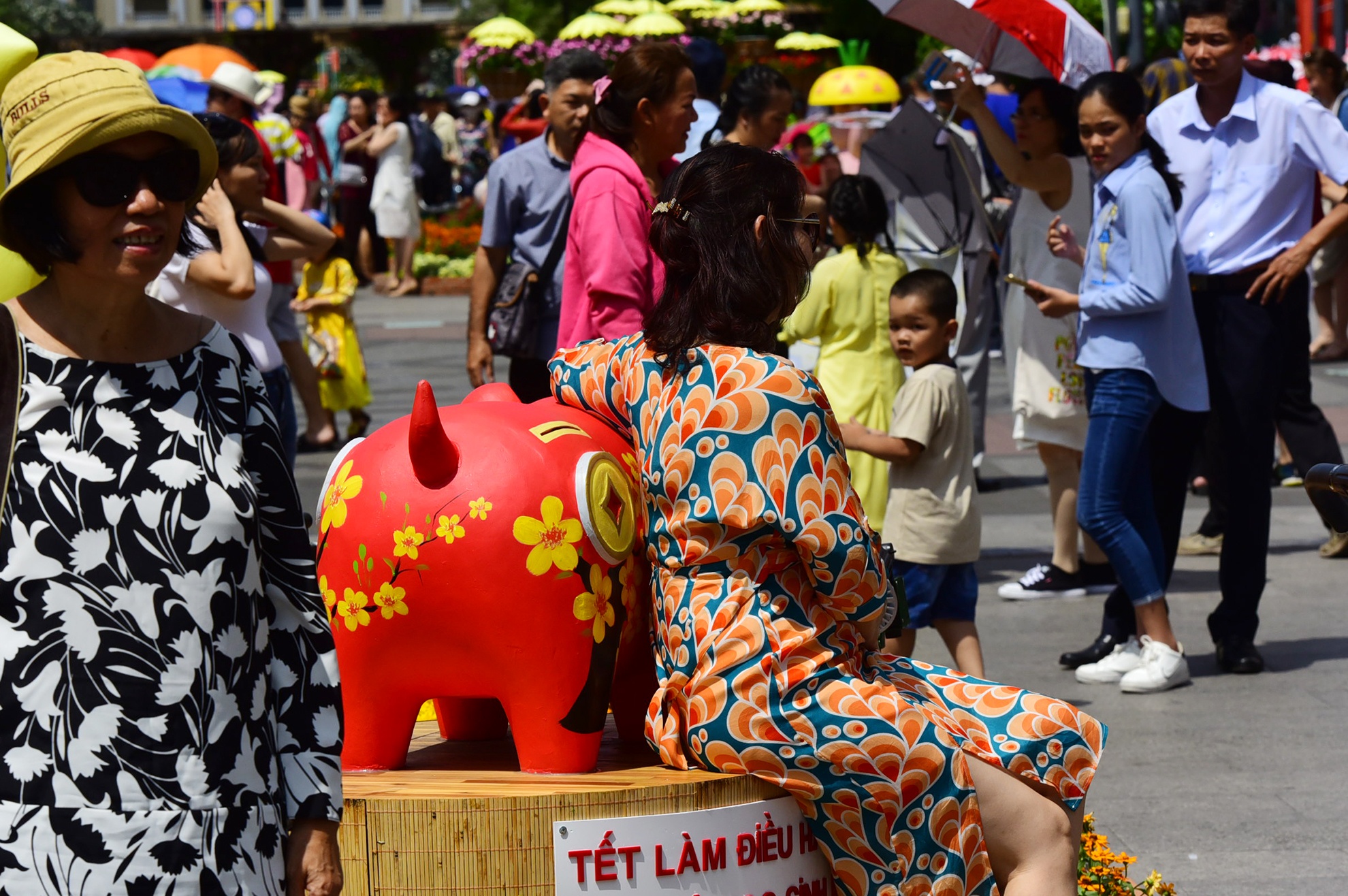 Nguoi Sai Gon doi nang du xuan giua trua ngay Tet anh 19