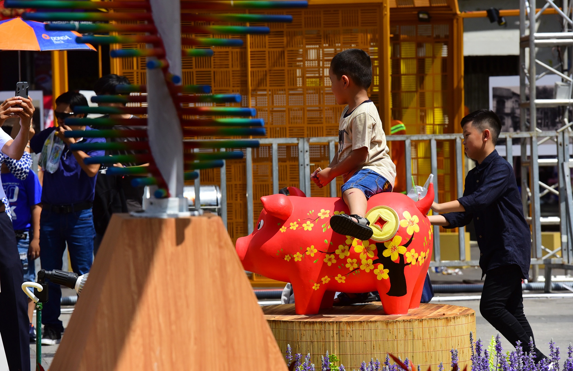 Nguoi Sai Gon doi nang du xuan giua trua ngay Tet anh 20