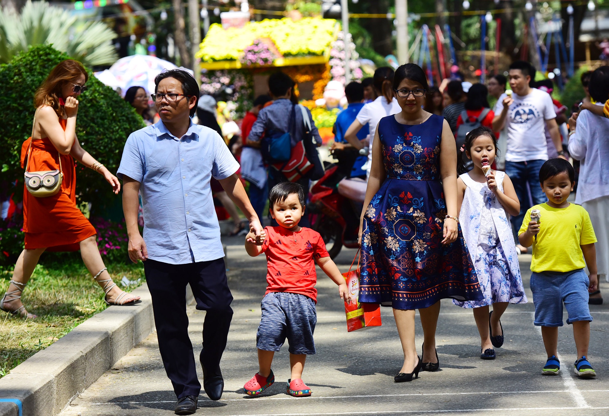 Nguoi Sai Gon doi nang du xuan giua trua ngay Tet anh 21