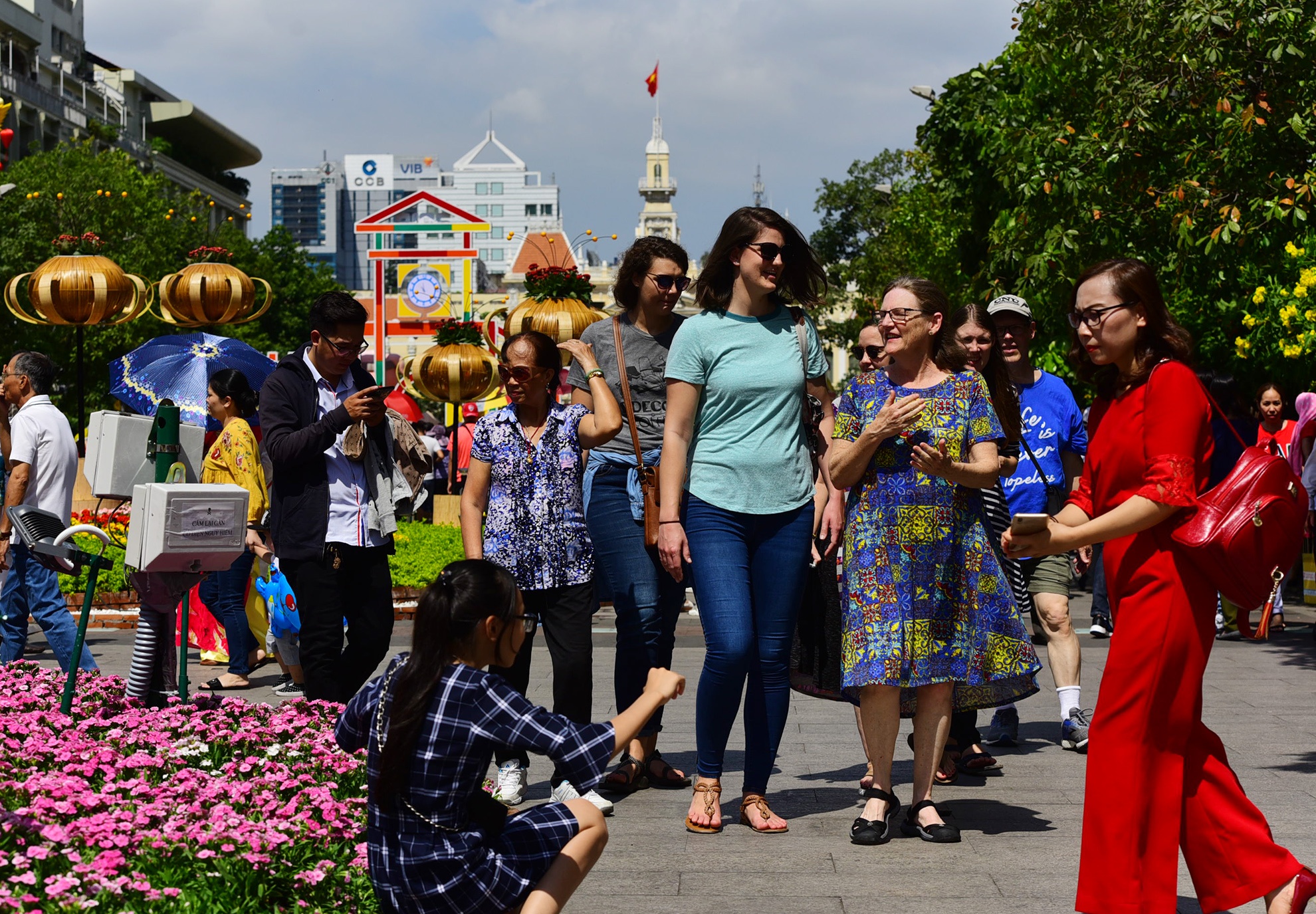 Nguoi Sai Gon doi nang du xuan giua trua ngay Tet anh 6