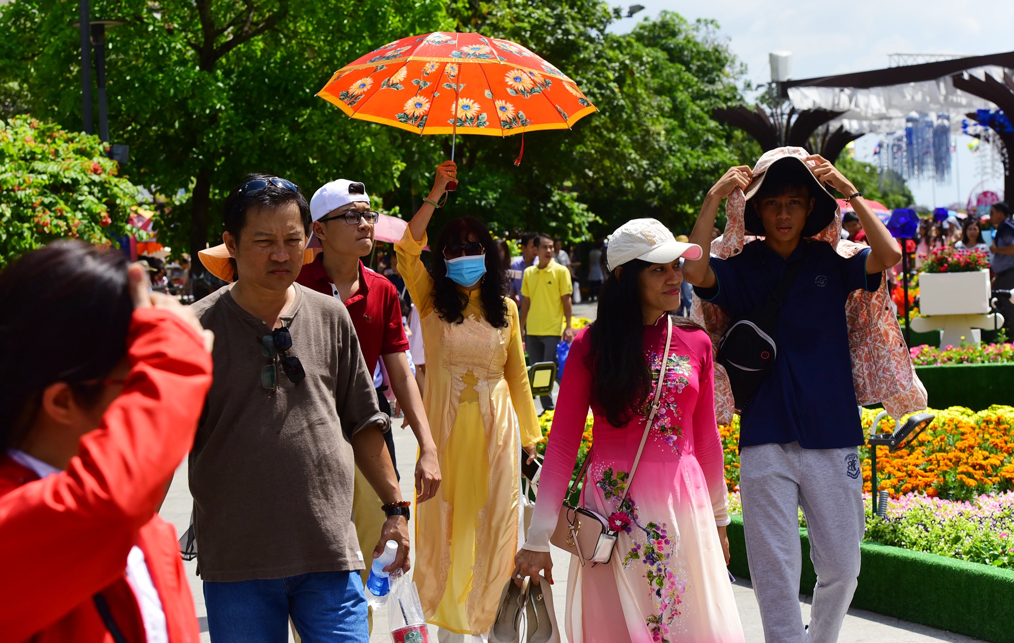 Nguoi Sai Gon doi nang du xuan giua trua ngay Tet anh 7