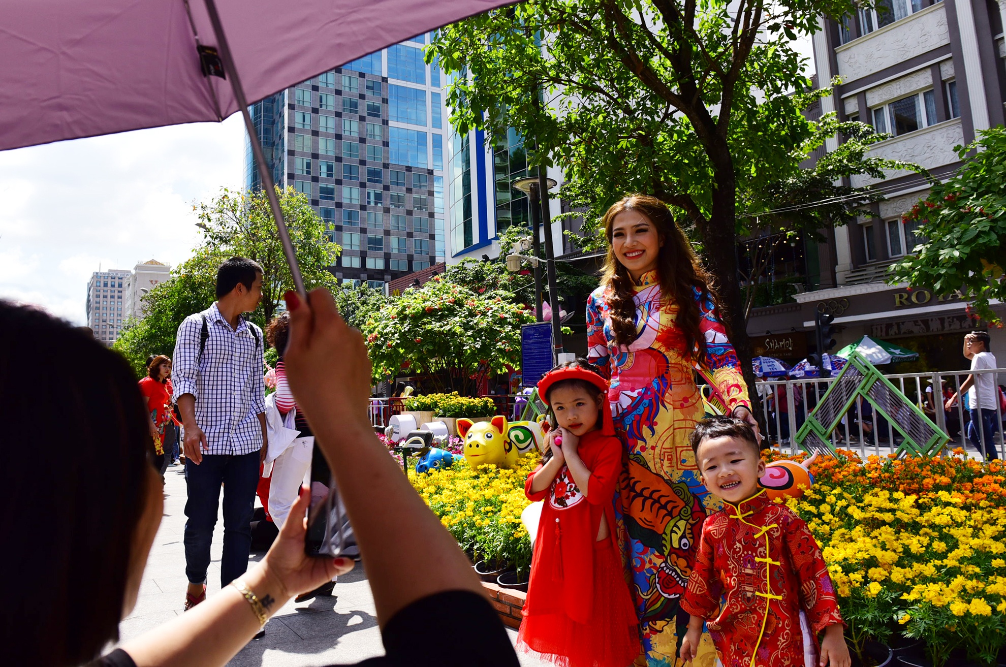 Nguoi Sai Gon doi nang du xuan giua trua ngay Tet anh 11