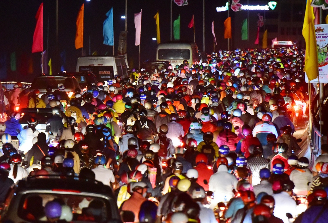 Duong vao Sai Gon ket cung tu sang den khuya hinh anh