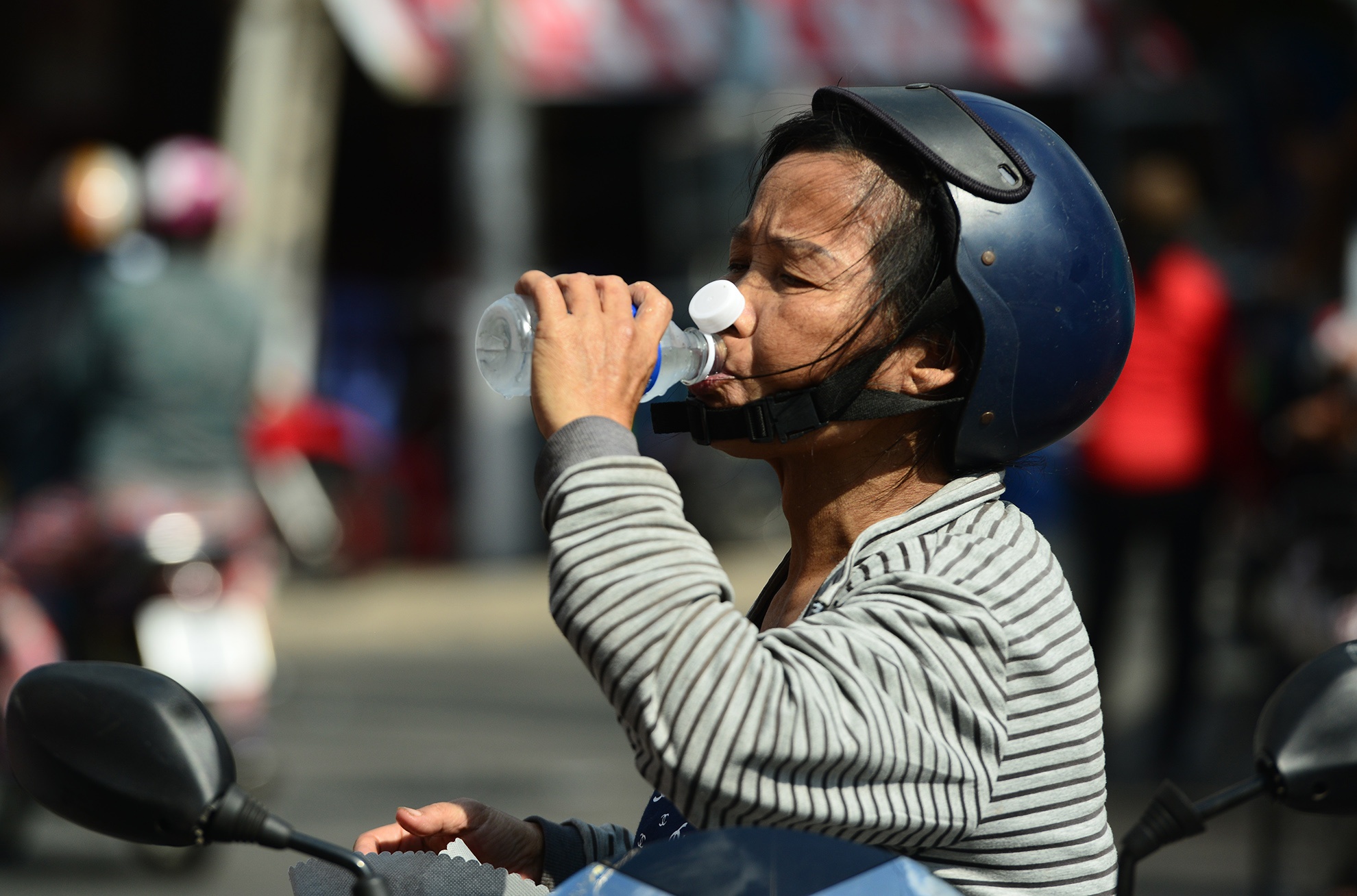 Phat do mien phi cho khach di chua Ba Binh Duong anh 11