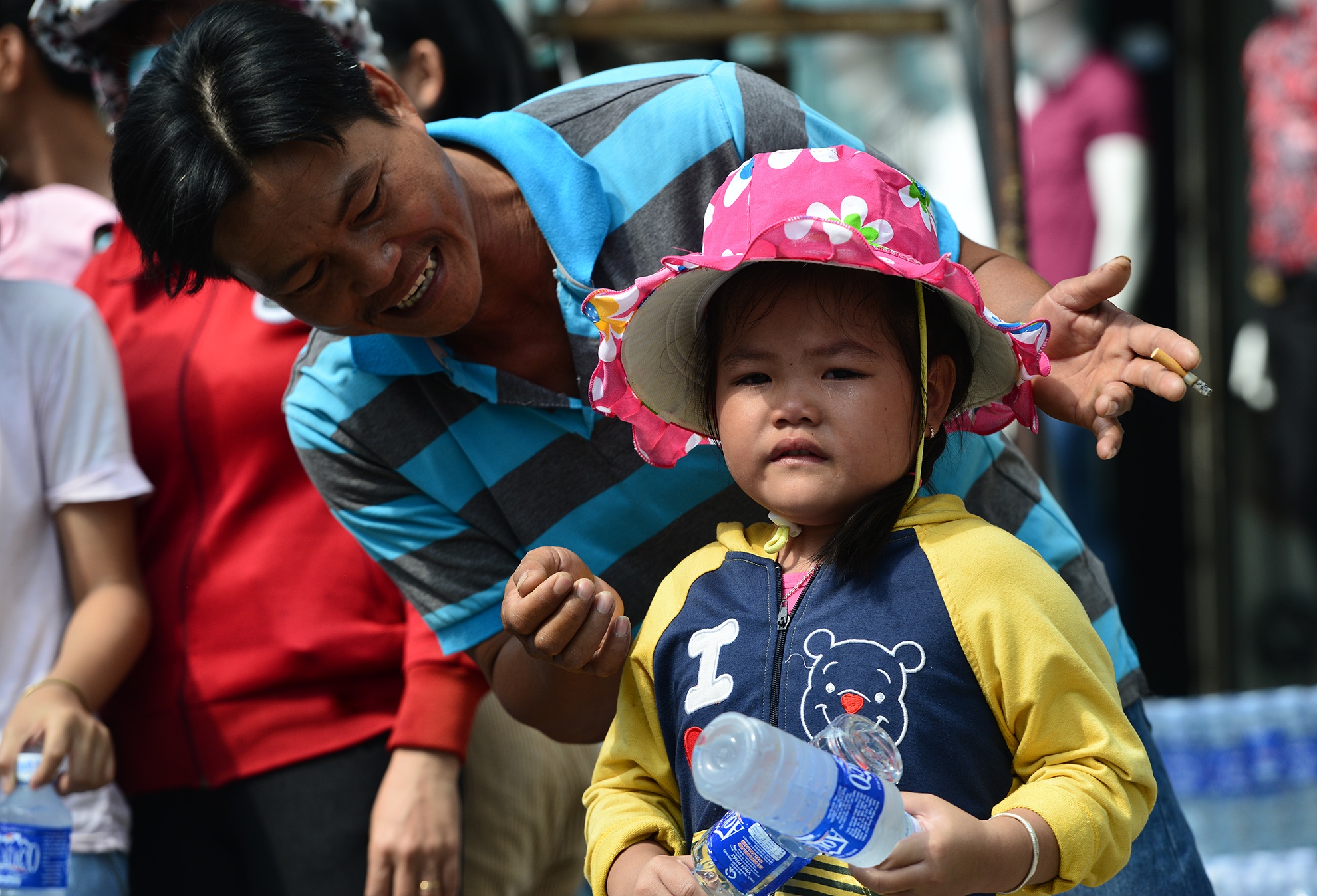 Phat do mien phi cho khach di chua Ba Binh Duong anh 15